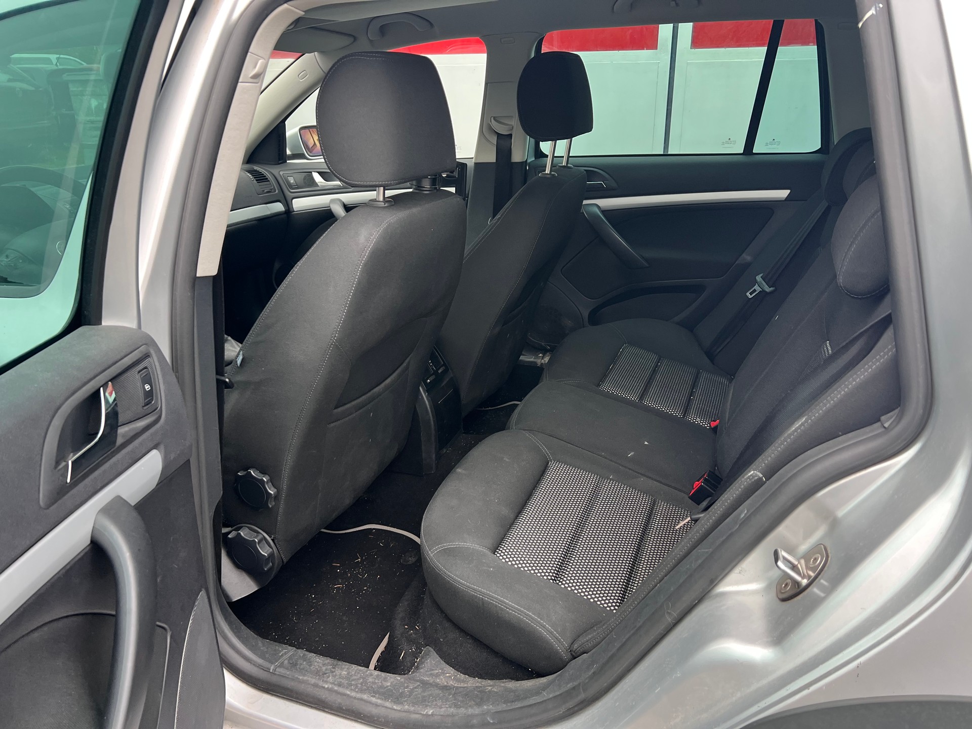 SKODA Octavia Scout 2.0 TDI 4x4-image-8