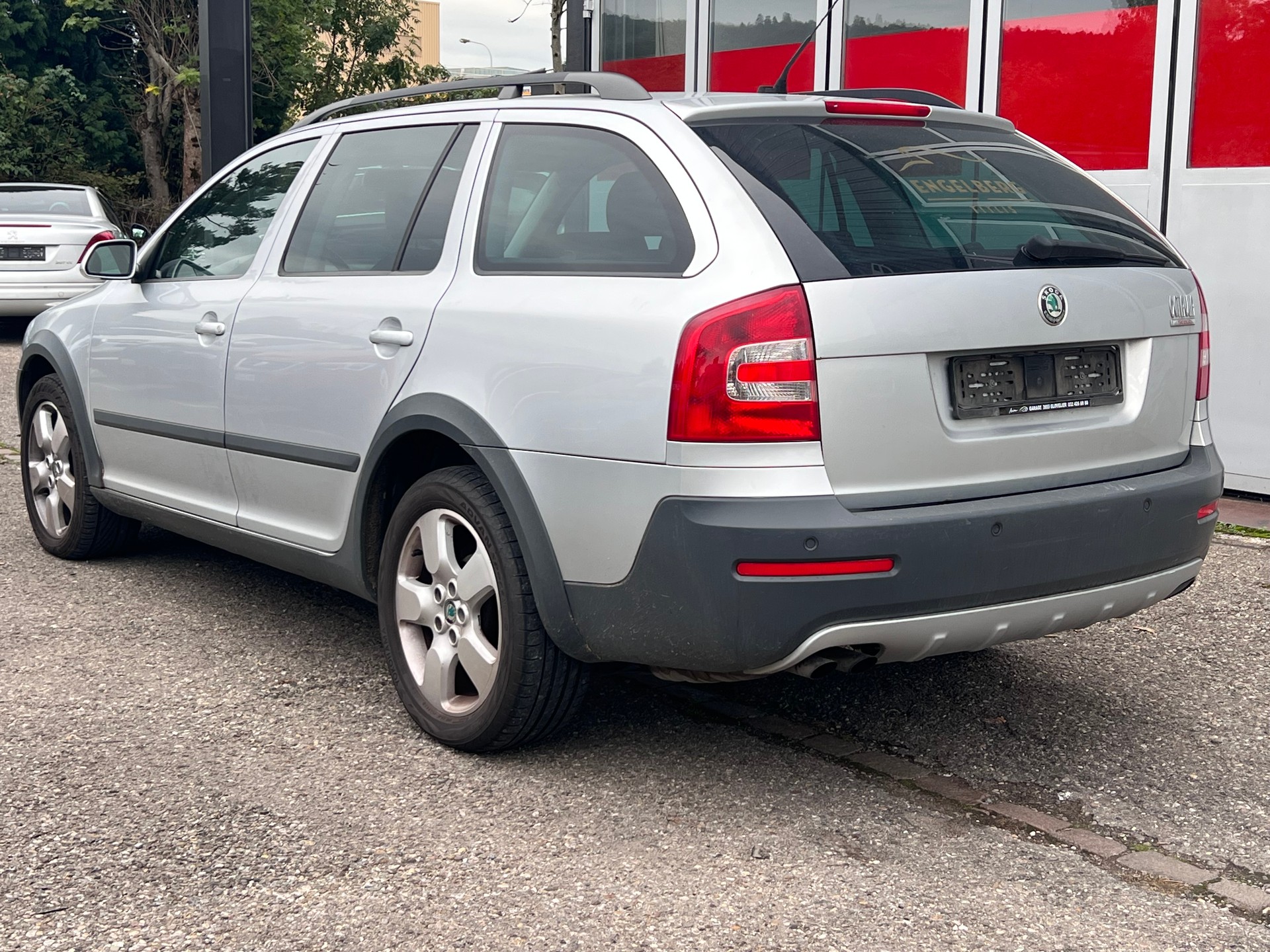 SKODA Octavia Scout 2.0 TDI 4x4-image-3