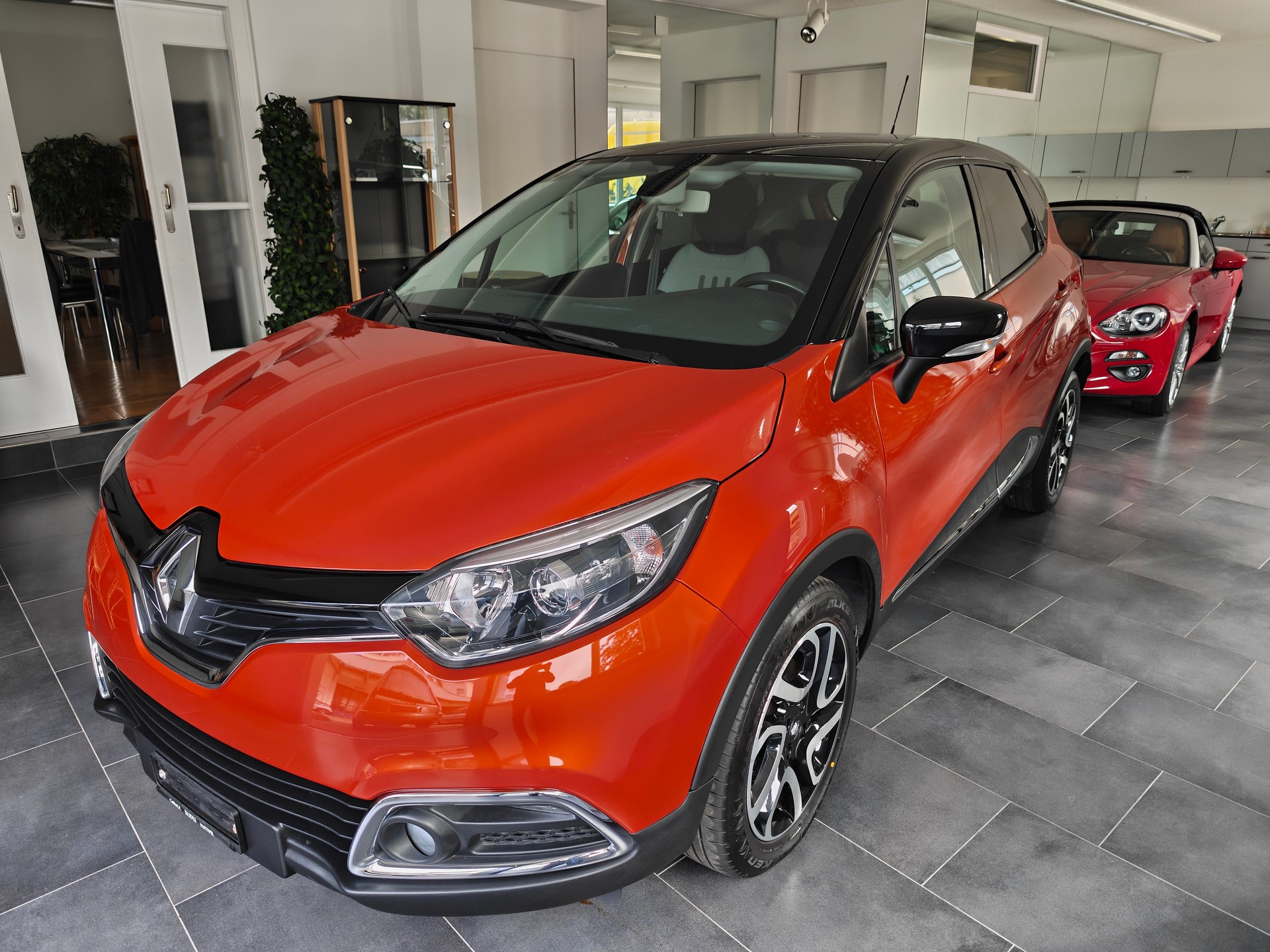 RENAULT Captur 1.2 T 16V Privilège EDC-image-0