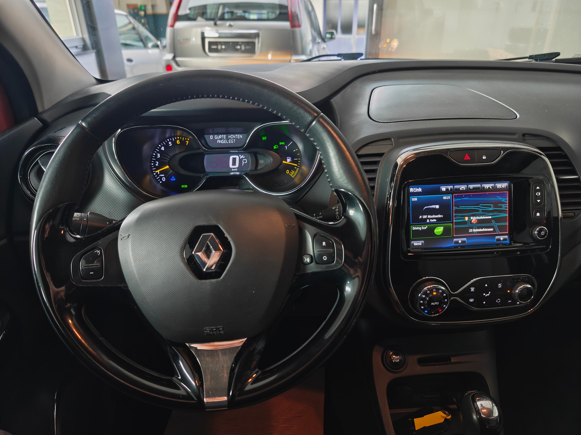 RENAULT Captur 1.2 T 16V Privilège EDC-image-12