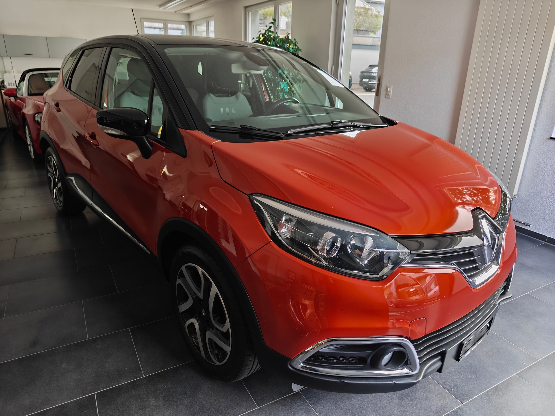 RENAULT Captur 1.2 T 16V Privilège EDC-image-1