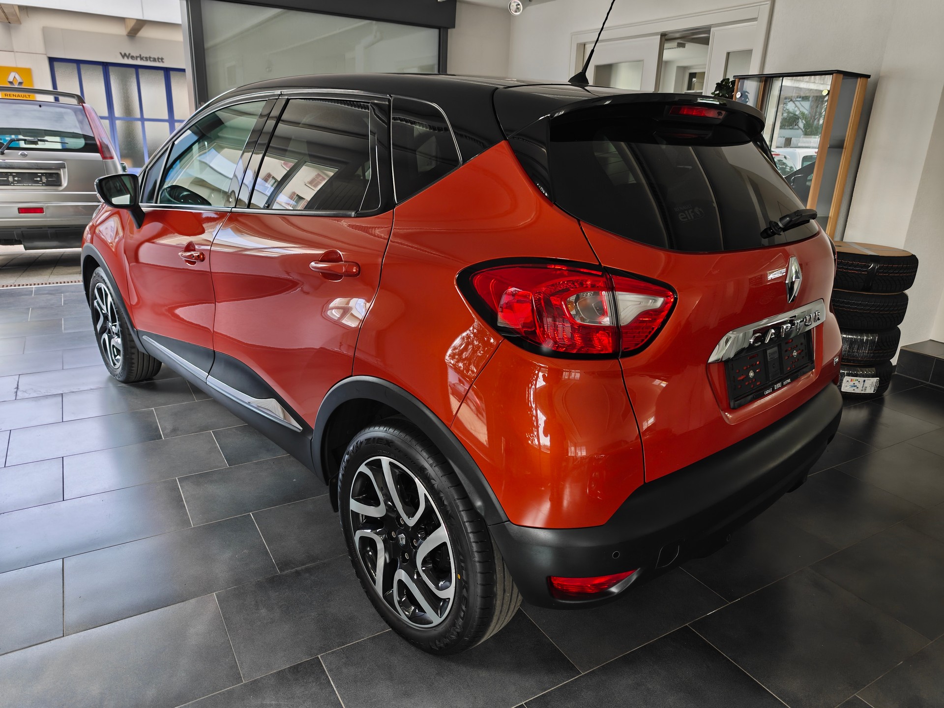 RENAULT Captur 1.2 T 16V Privilège EDC-image-4
