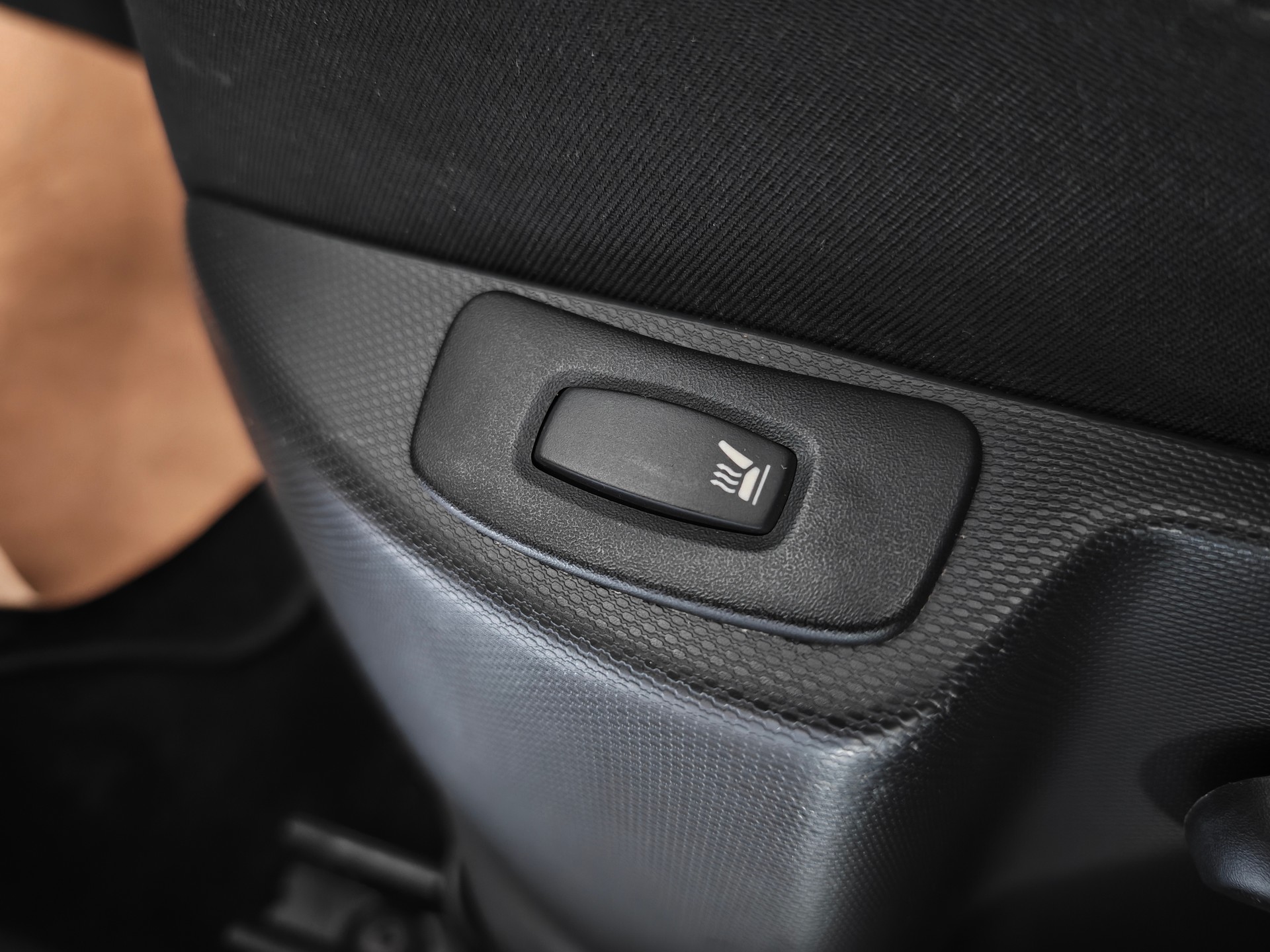 RENAULT Captur 1.2 T 16V Privilège EDC-image-17