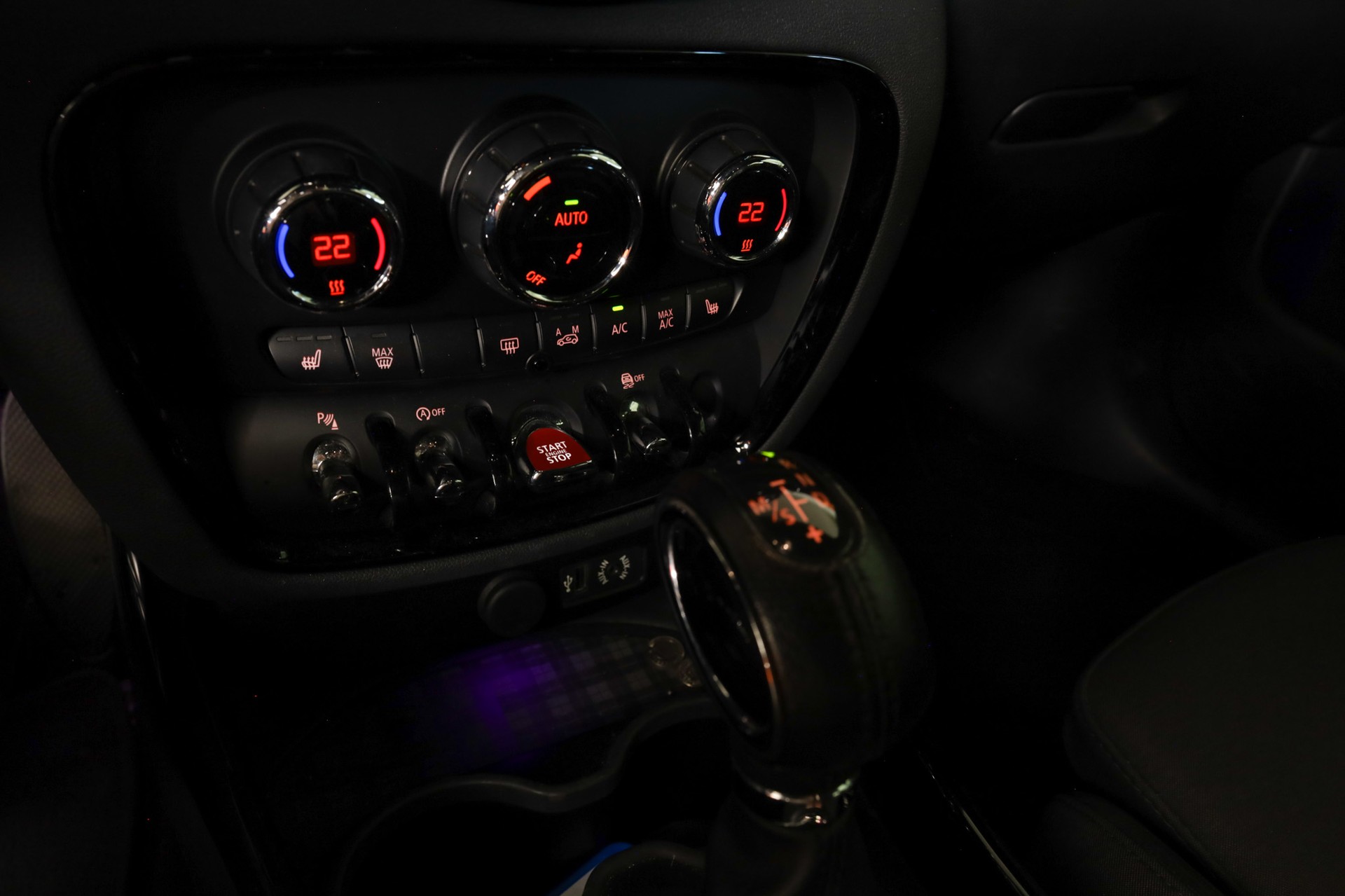MINI Clubman Cooper S ALL4 Steptronic * Chili * Wired *-image-9