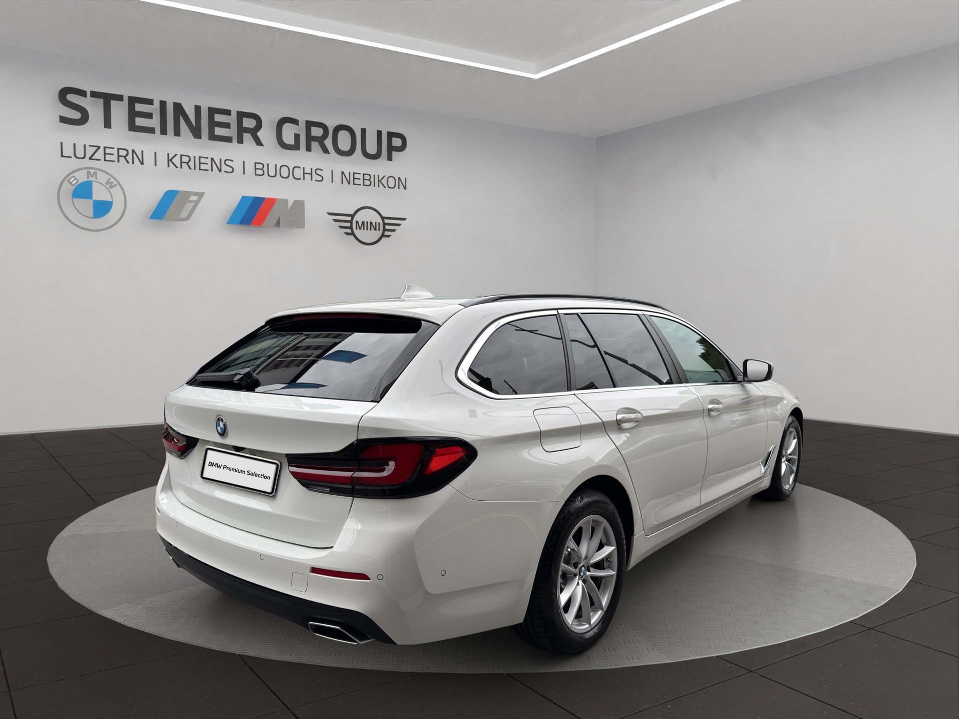 BMW 530d xDrive 48V Touring Steptronic-image-4