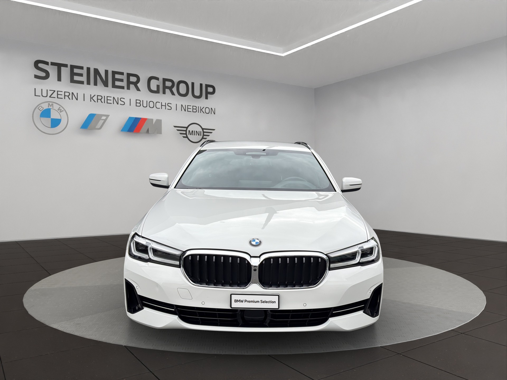 BMW 530d xDrive 48V Touring Steptronic-image-1