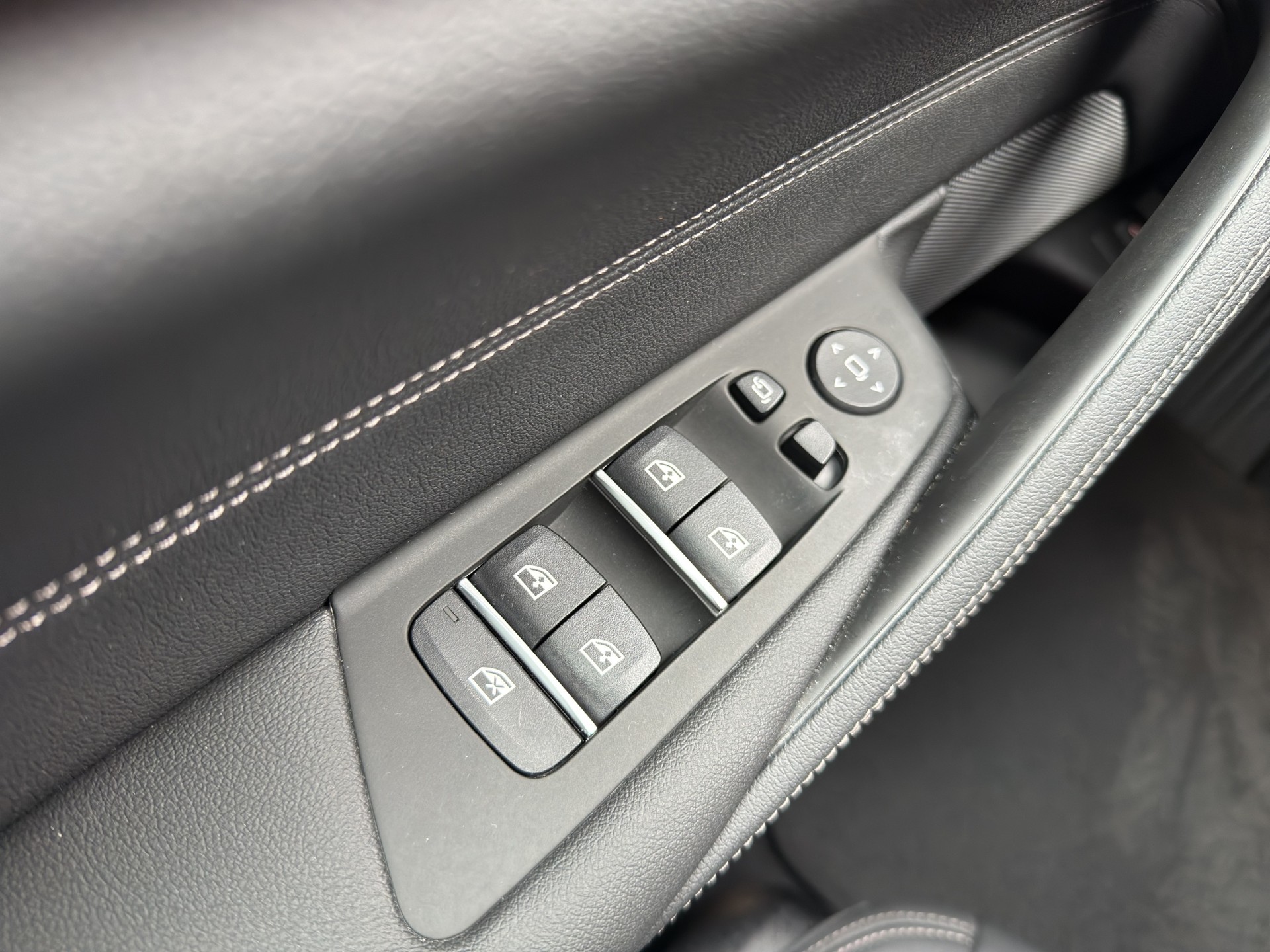 BMW 530d xDrive 48V Touring Steptronic-image-10