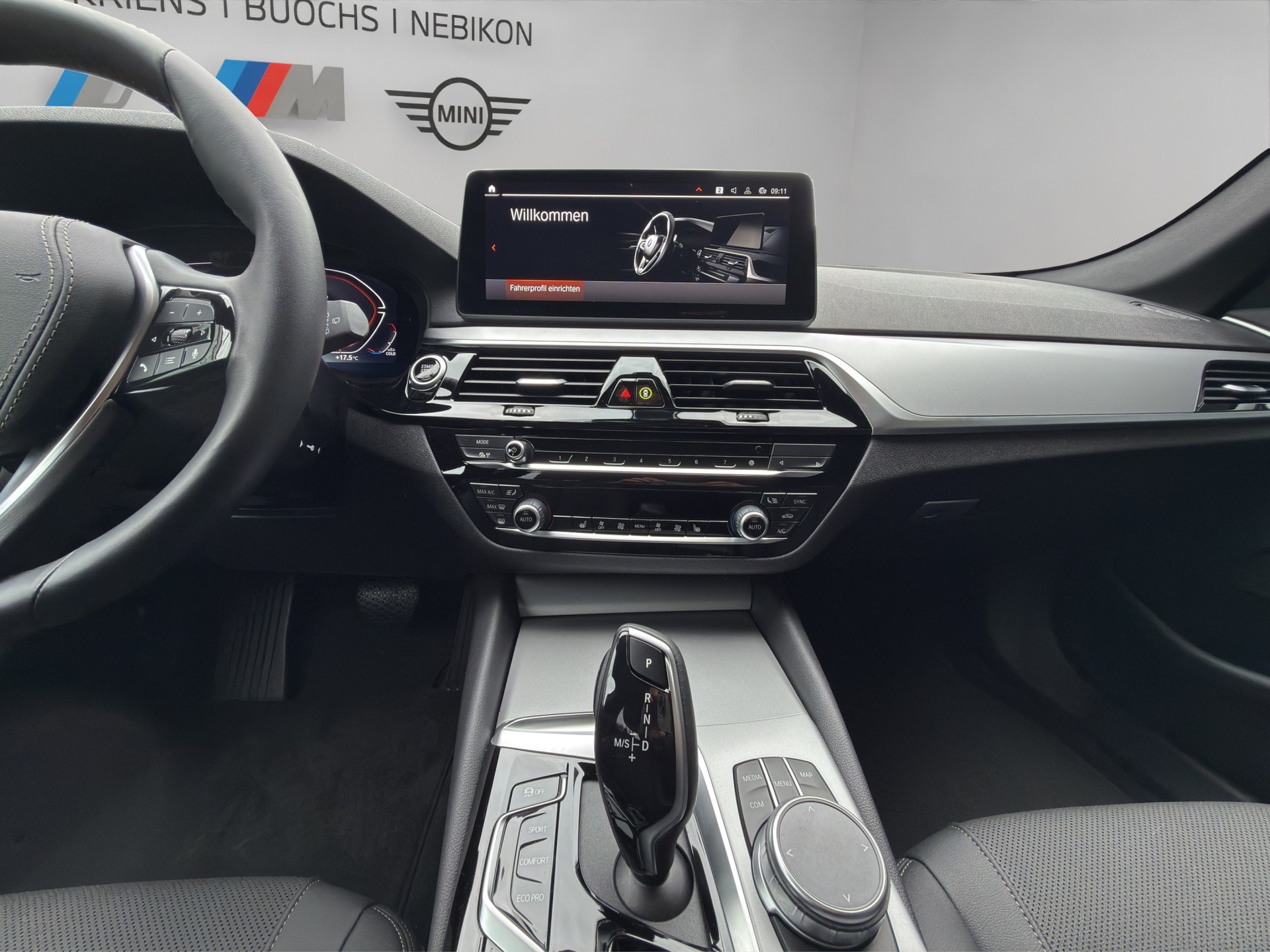 BMW 530d xDrive 48V Touring Steptronic-image-14