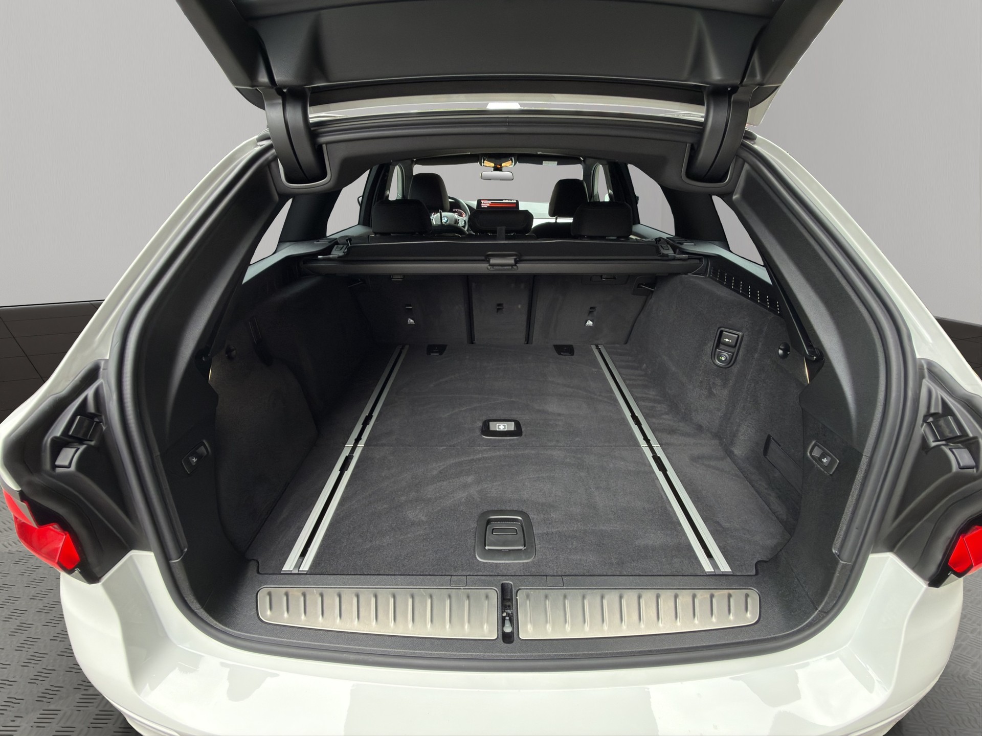 BMW 530d xDrive 48V Touring Steptronic-image-17