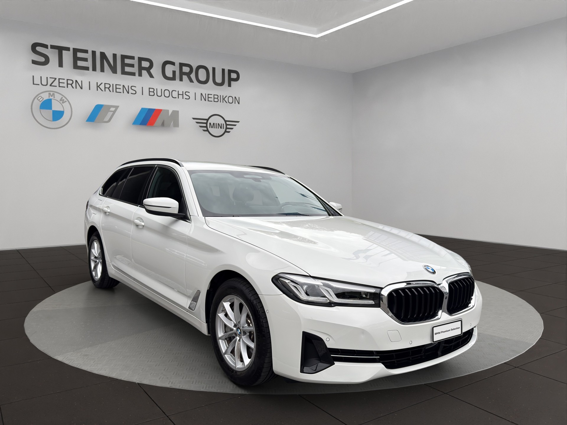 BMW 530d xDrive 48V Touring Steptronic-image-2