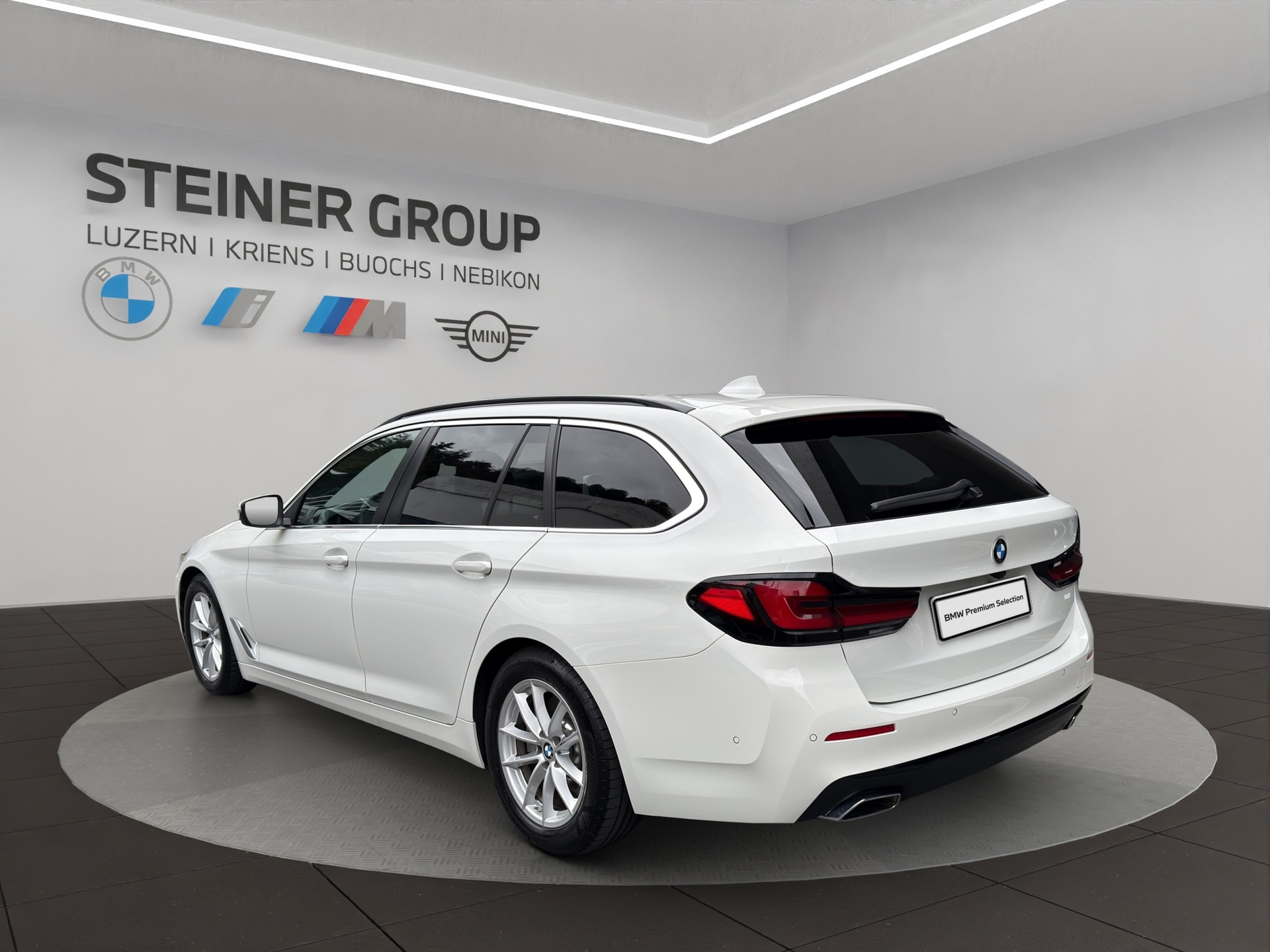 BMW 530d xDrive 48V Touring Steptronic-image-6
