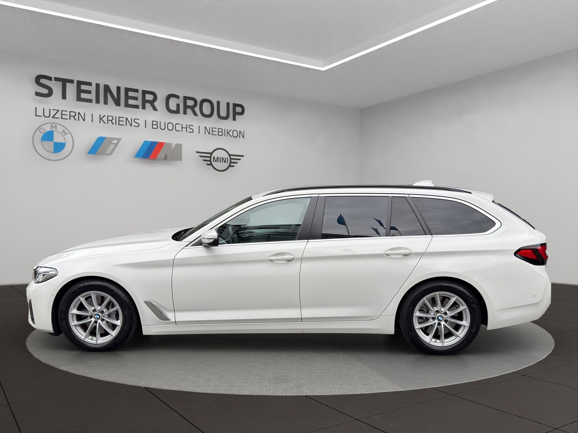 BMW 530d xDrive 48V Touring Steptronic-image-7