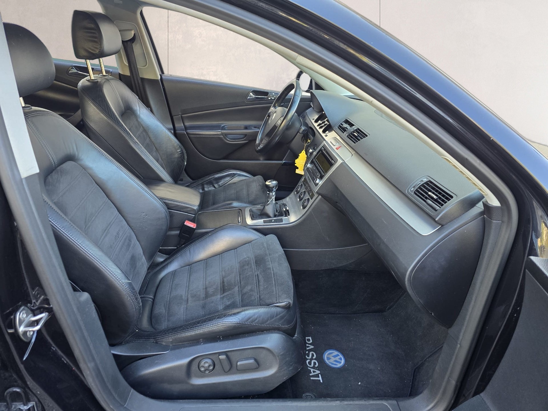 VW Passat Variant 2.0T FSI Comfortline-image-22