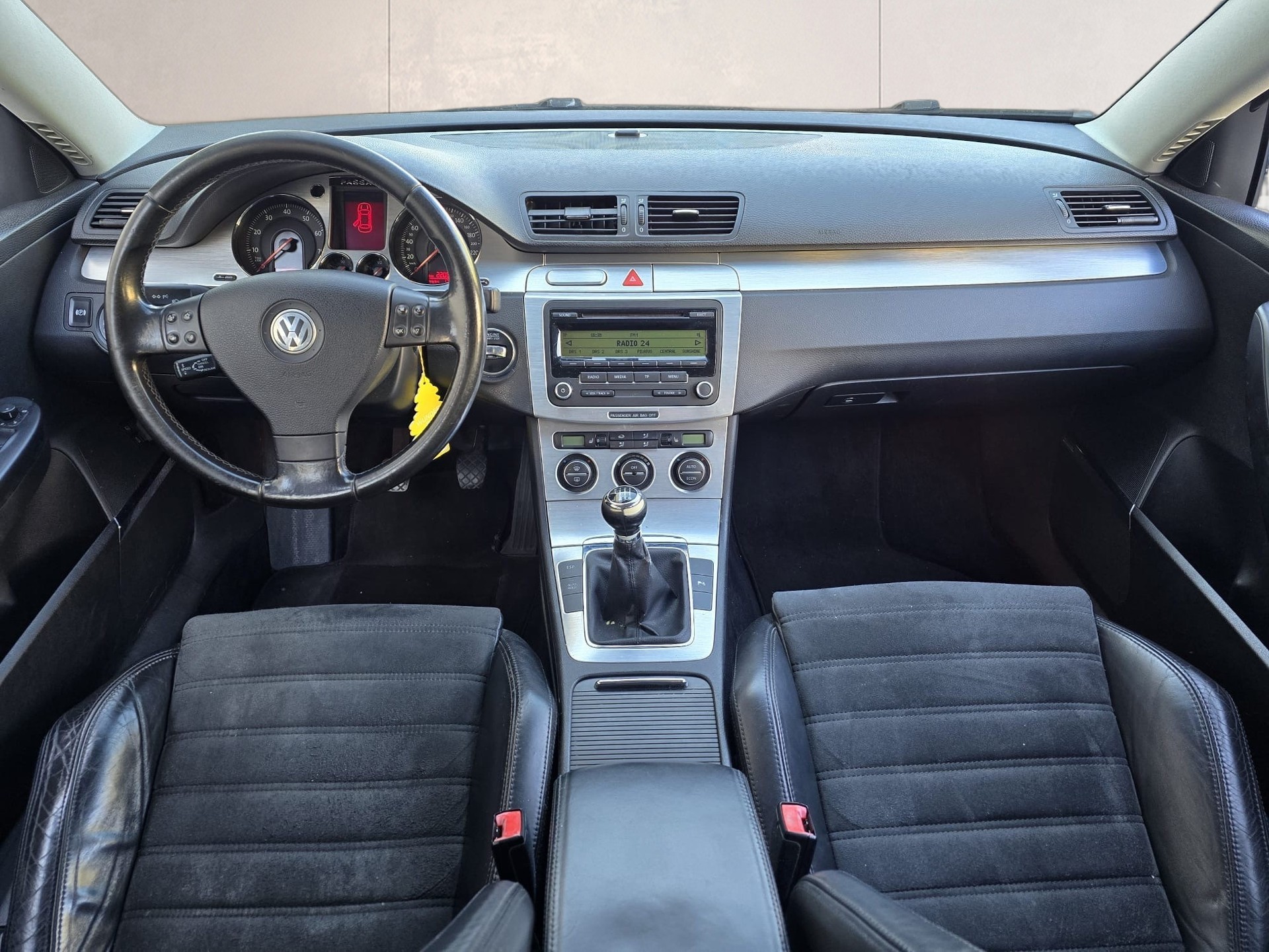 VW Passat Variant 2.0T FSI Comfortline-image-12