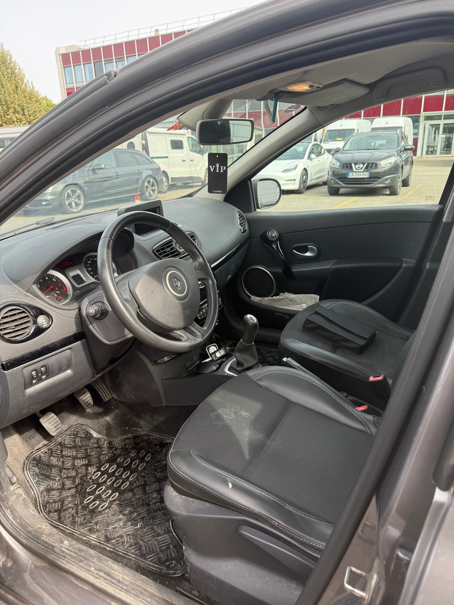 RENAULT Clio 1.2 16V Turbo Night&Day-image-9