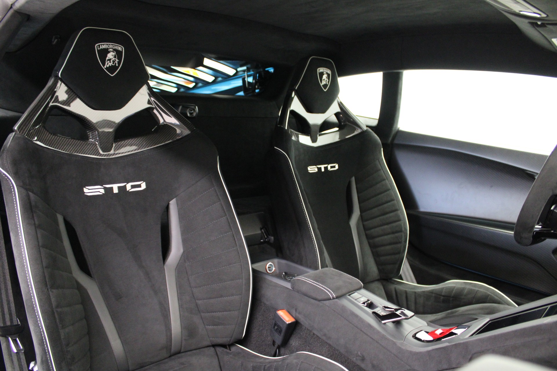 LAMBORGHINI Huracan STO Coupé DCT RWD-image-7