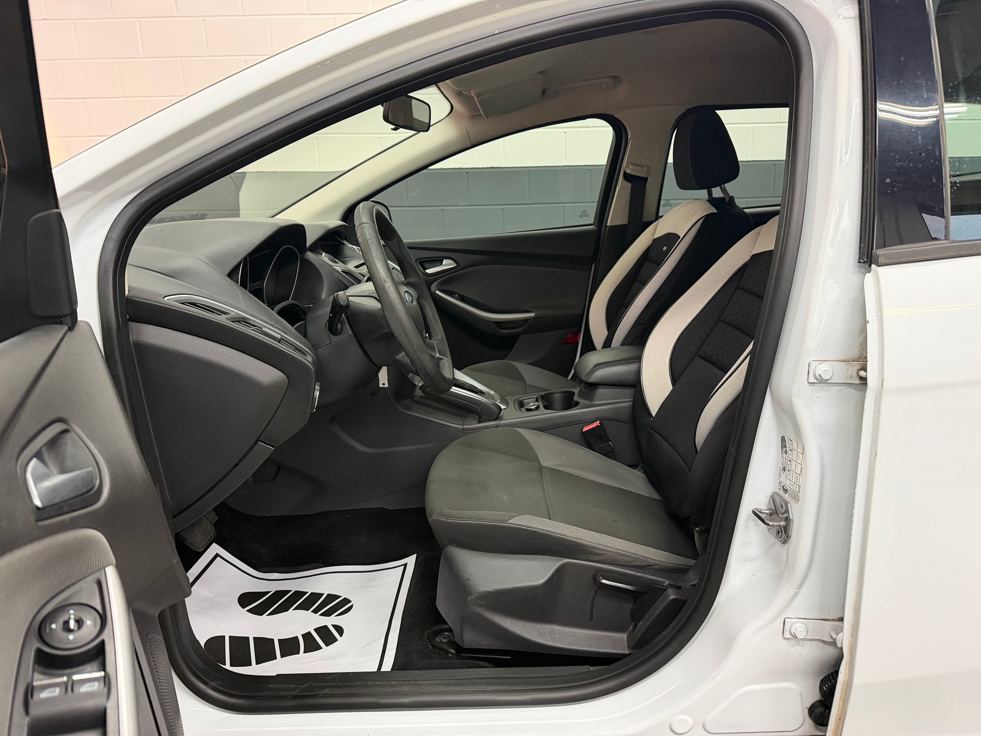 FORD Focus 1.6i VCT Carving PowerShift //NEU AB MFK!-image-6
