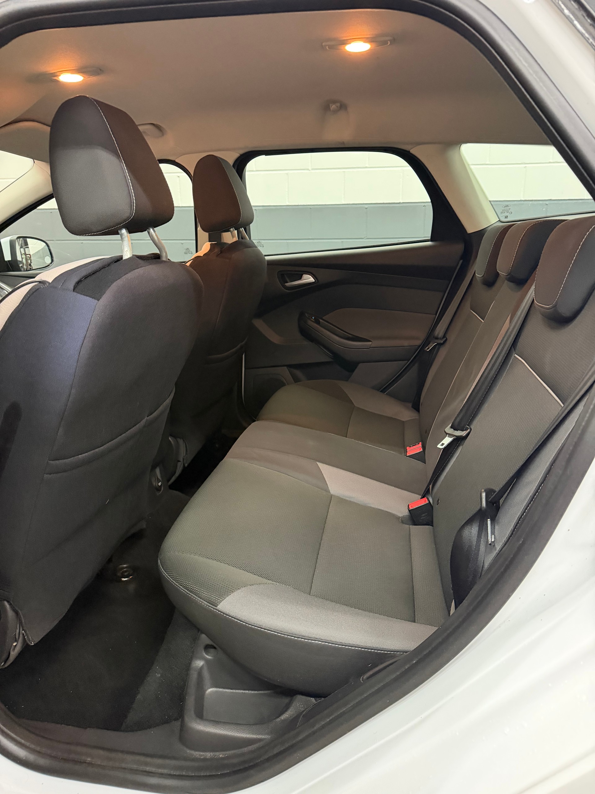 FORD Focus 1.6i VCT Carving PowerShift //NEU AB MFK!-image-12