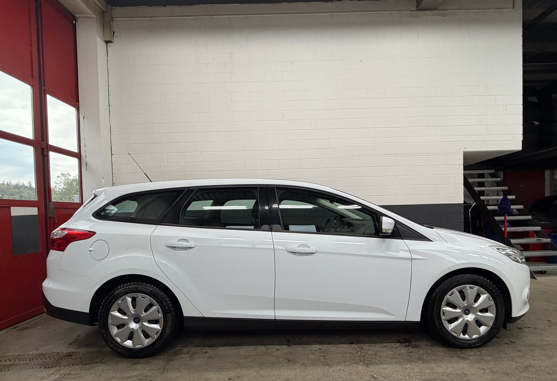 FORD Focus 1.6i VCT Carving PowerShift //NEU AB MFK!-image-3