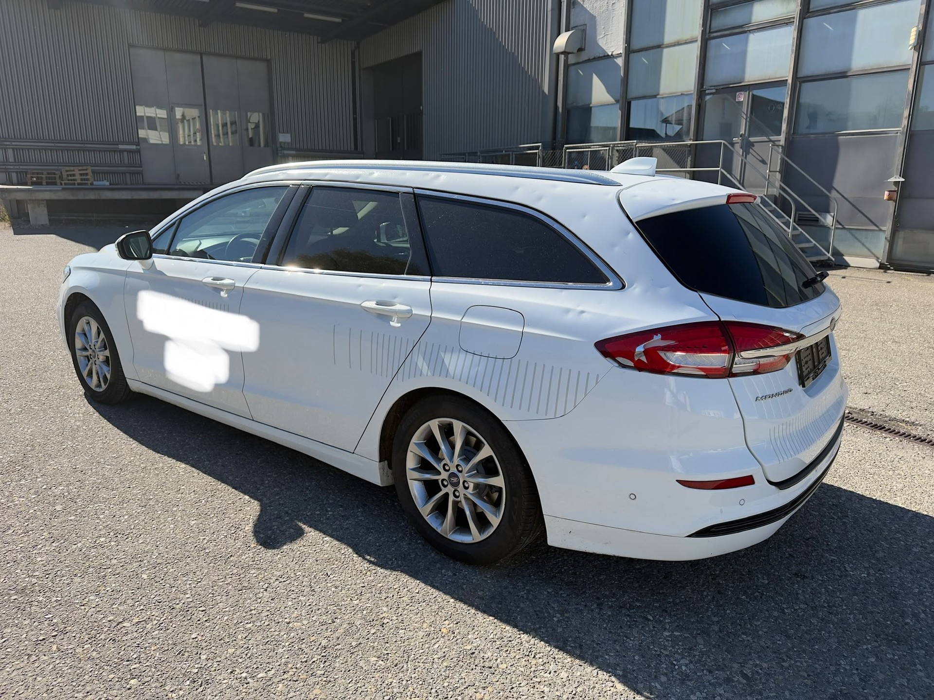 FORD Mondeo 2.0 TDCi Titanium-image-3