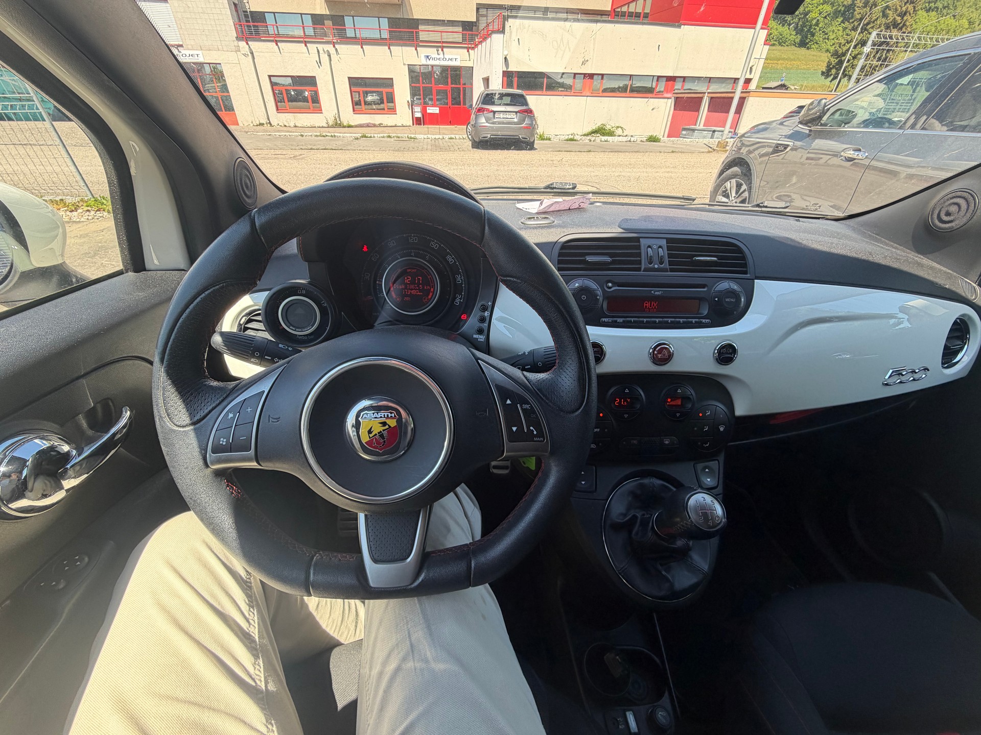FIAT 500 1.4 16V Turbo Abarth-image-11