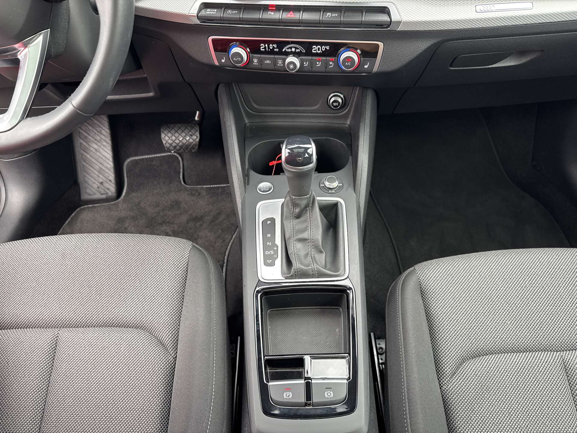 AUDI Q2 35 TFSi S-Line S-Tronic Automat-image-11