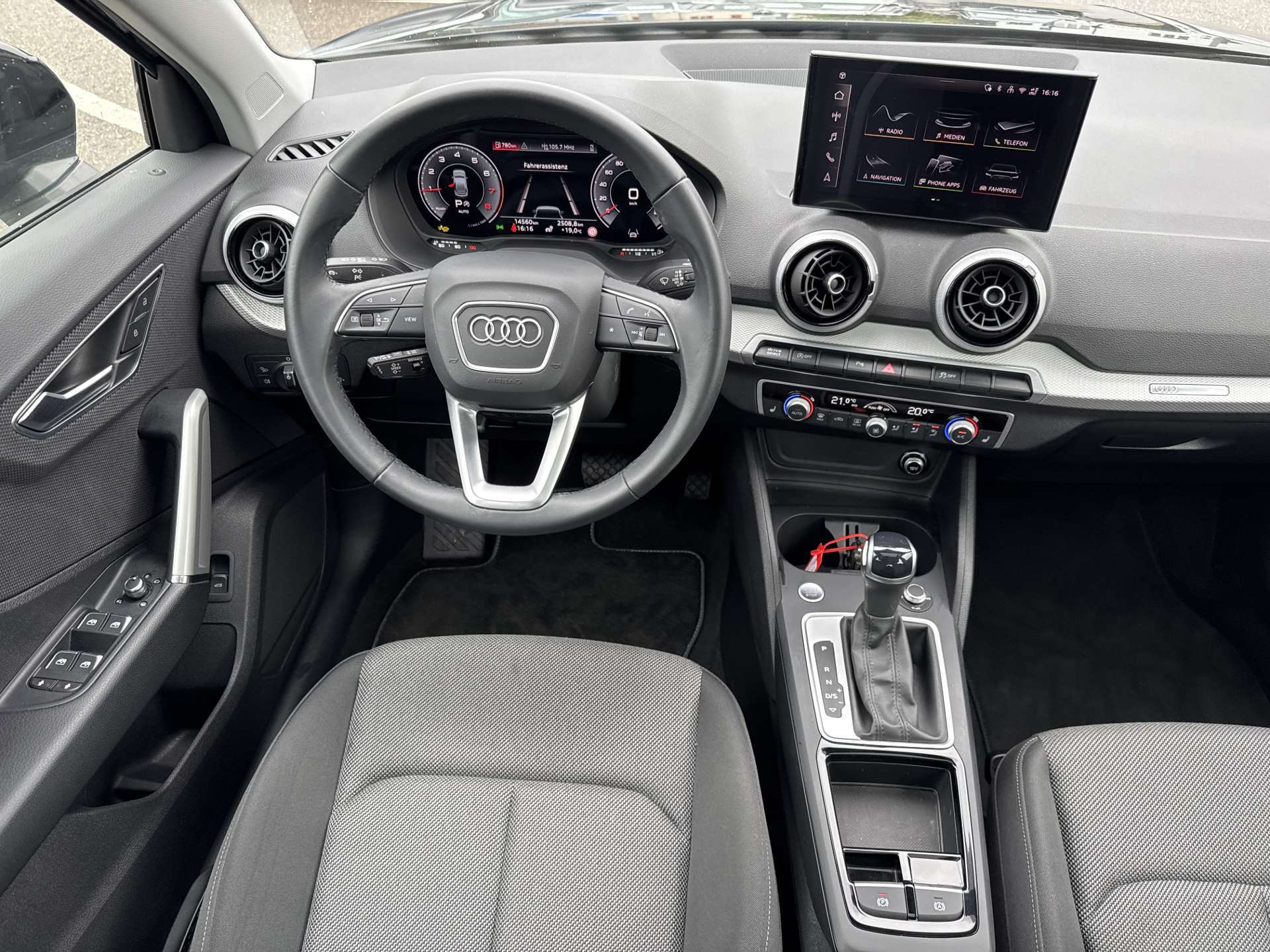 AUDI Q2 35 TFSi S-Line S-Tronic Automat-image-4