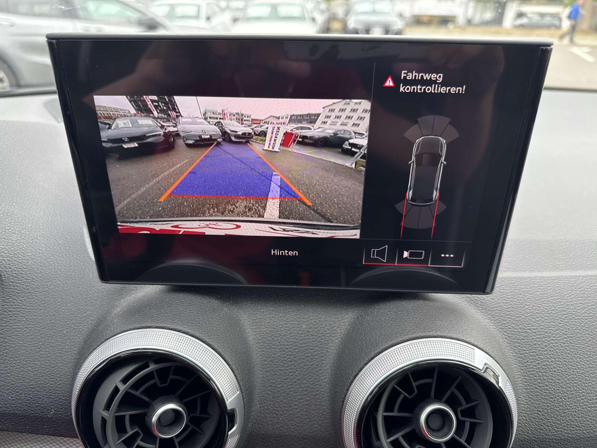 AUDI Q2 35 TFSi S-Line S-Tronic Automat-image-9