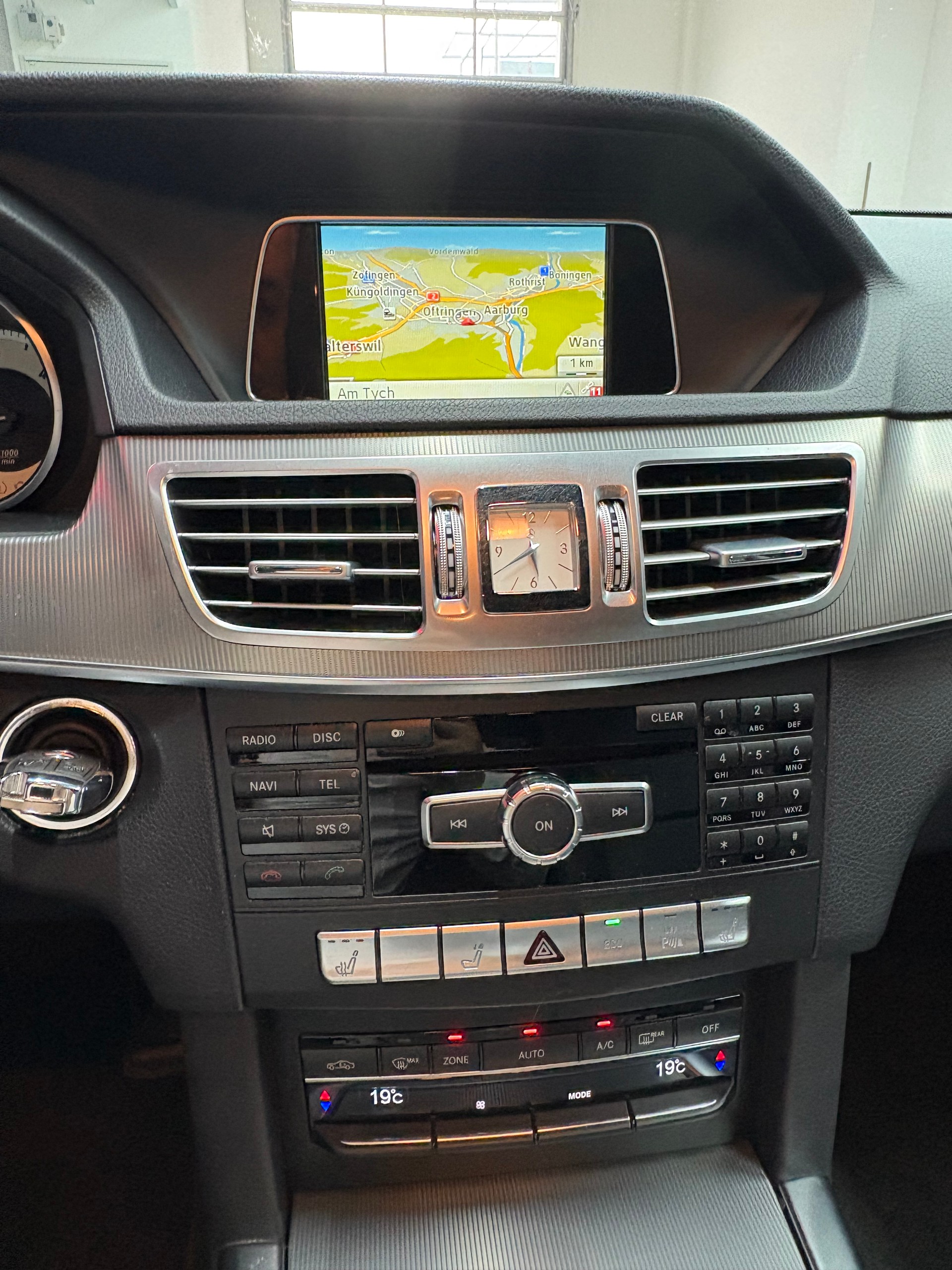 MERCEDES-BENZ E 250 CDI Avantgarde 4Matic 7G-Tronic-image-12