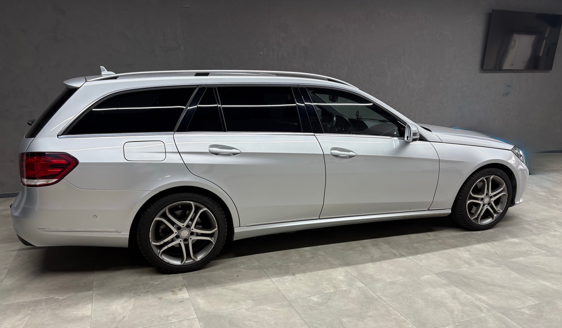 MERCEDES-BENZ E 250 CDI Avantgarde 4Matic 7G-Tronic-image-3