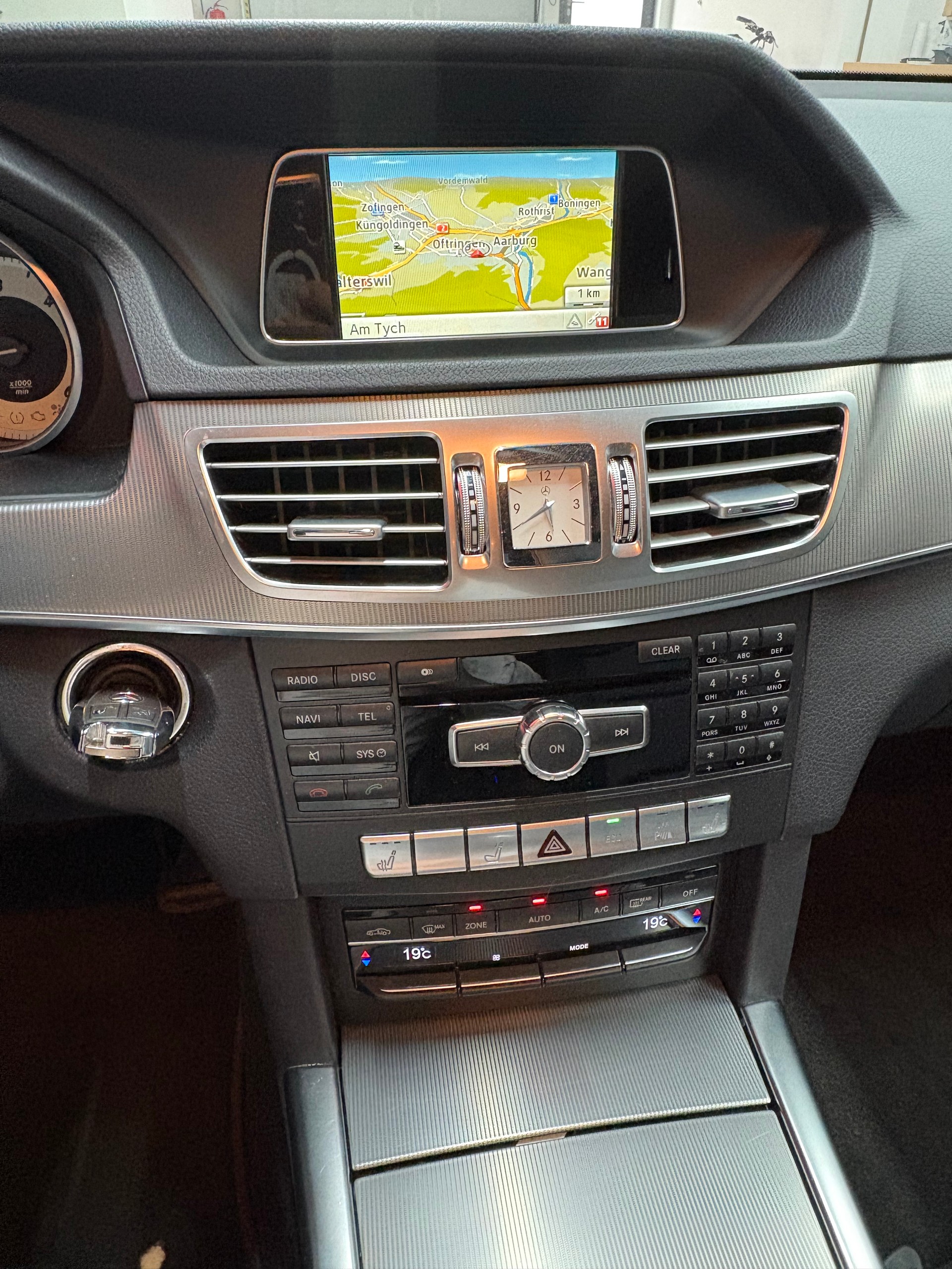 MERCEDES-BENZ E 250 CDI Avantgarde 4Matic 7G-Tronic-image-14