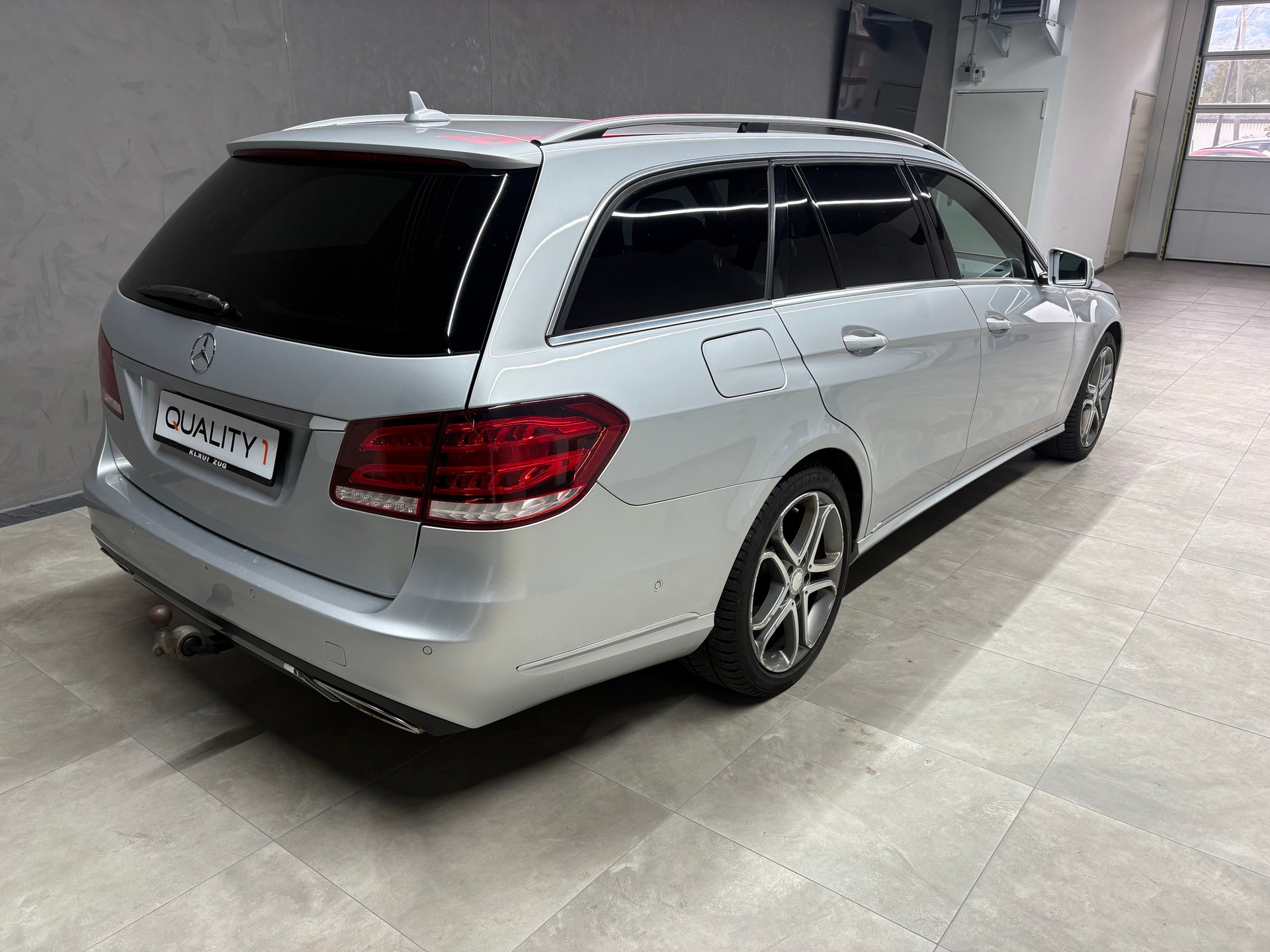 MERCEDES-BENZ E 250 CDI Avantgarde 4Matic 7G-Tronic-image-4