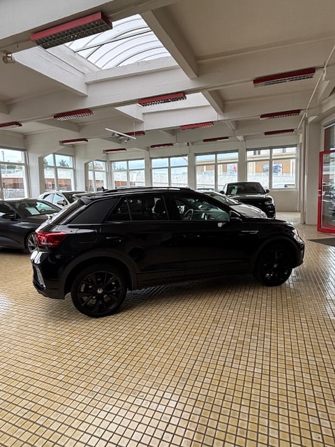 VW T-Roc 2.0 TSI R-Line DSG 4Motion-image-1