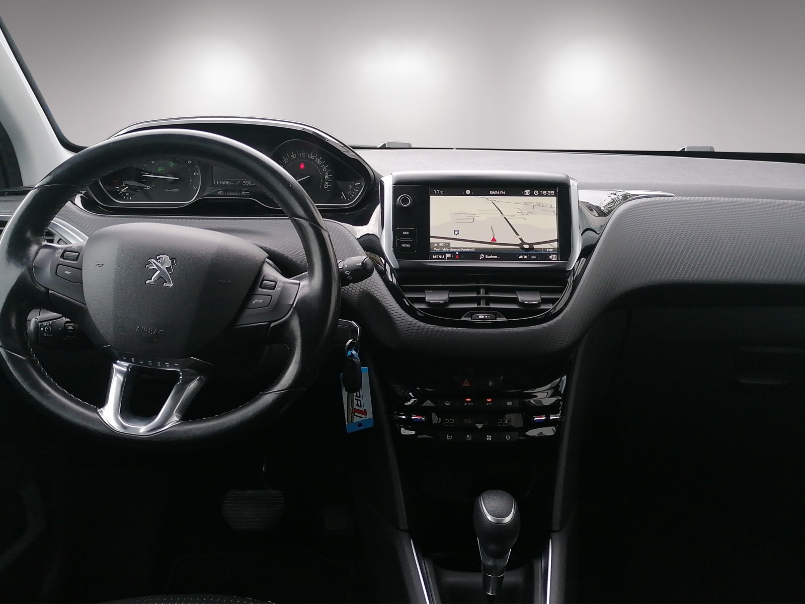 PEUGEOT 208 1.2 PureTech Allure S/S-image-4