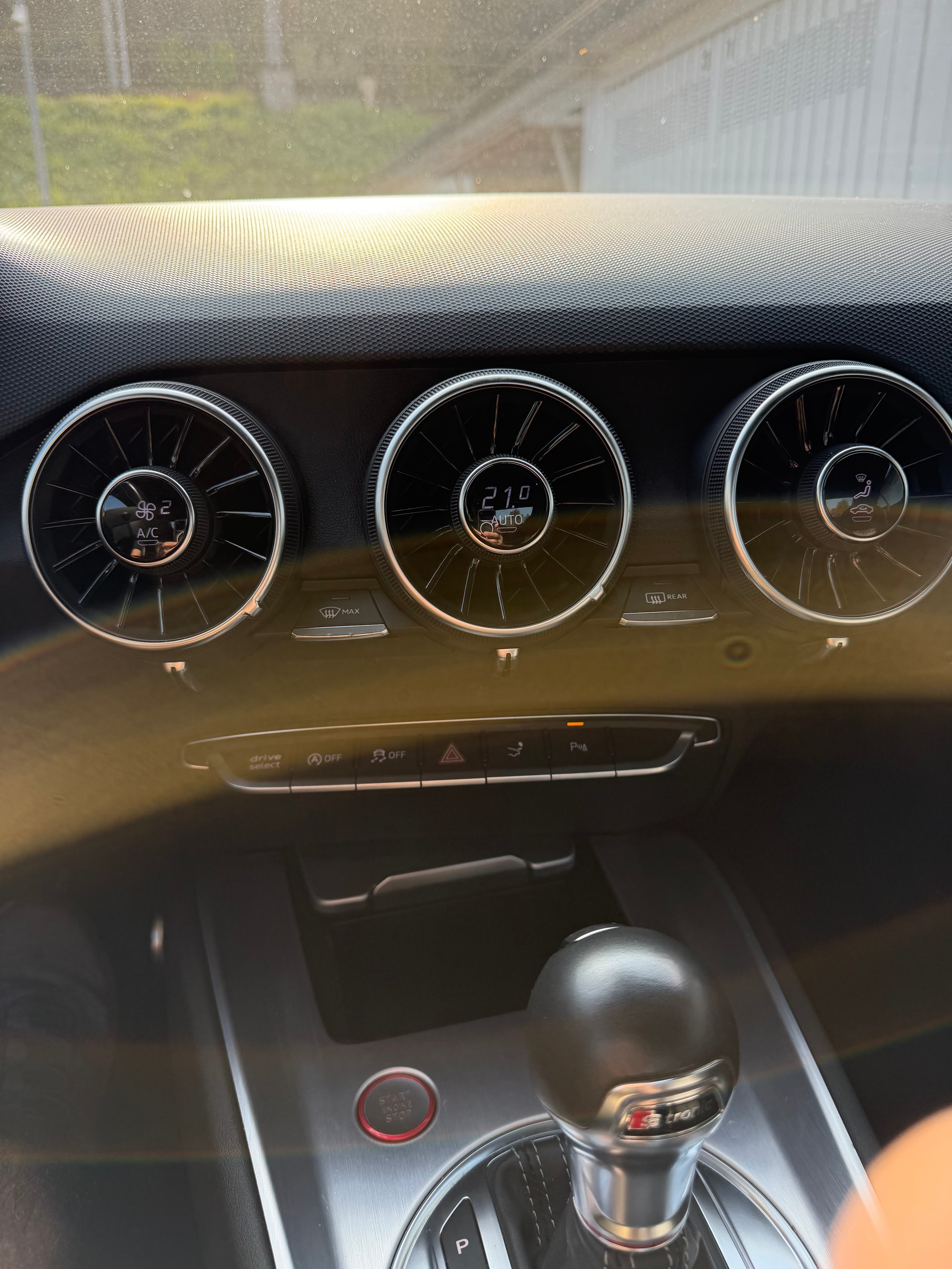 AUDI 2.0 TFSI quattro S-Tronic-image-9