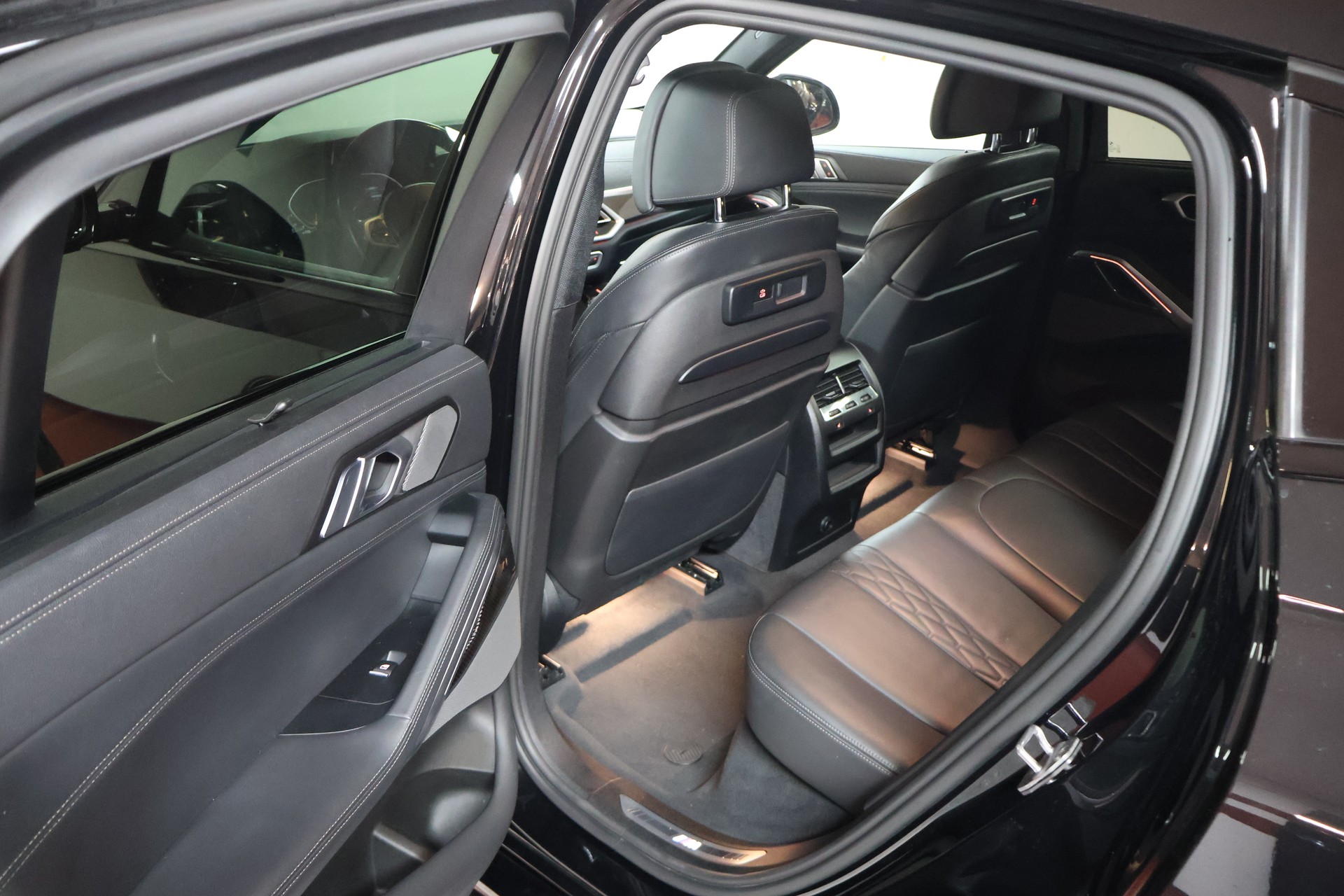 BMW X6 xDrive 48V 40d Steptronic M Sport-image-17