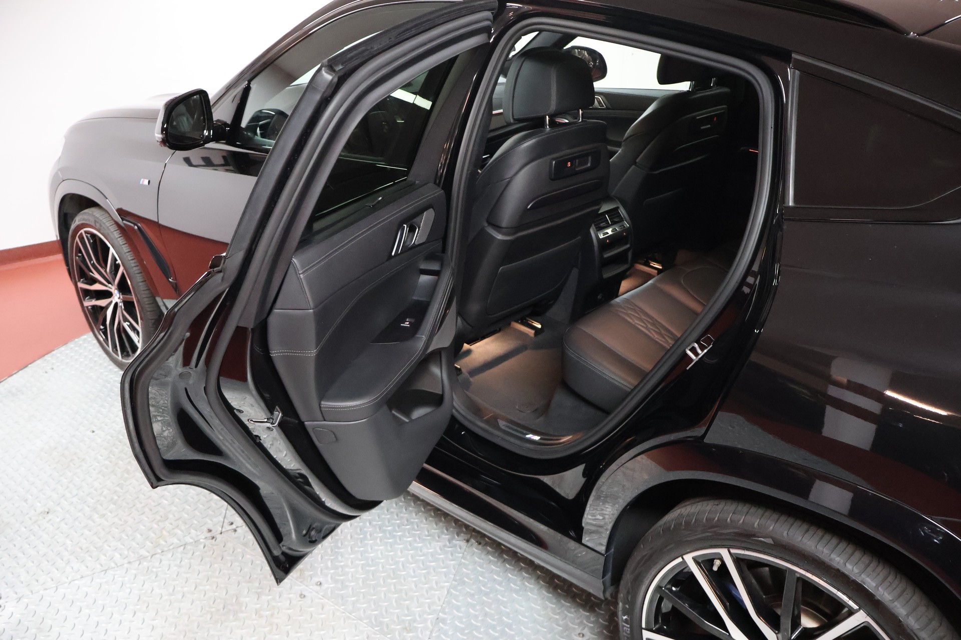 BMW X6 xDrive 48V 40d Steptronic M Sport-image-16