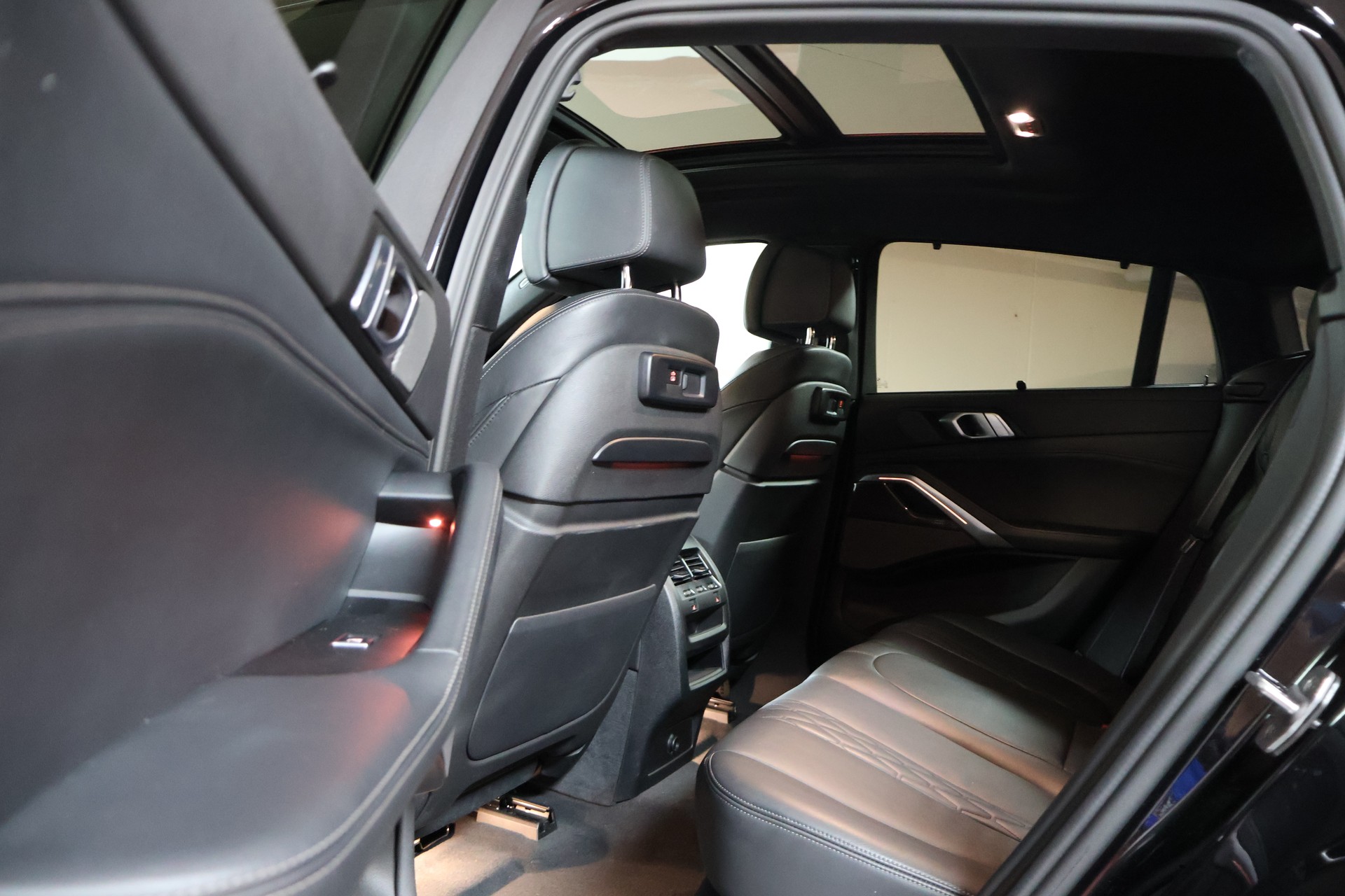 BMW X6 xDrive 48V 40d Steptronic M Sport-image-19