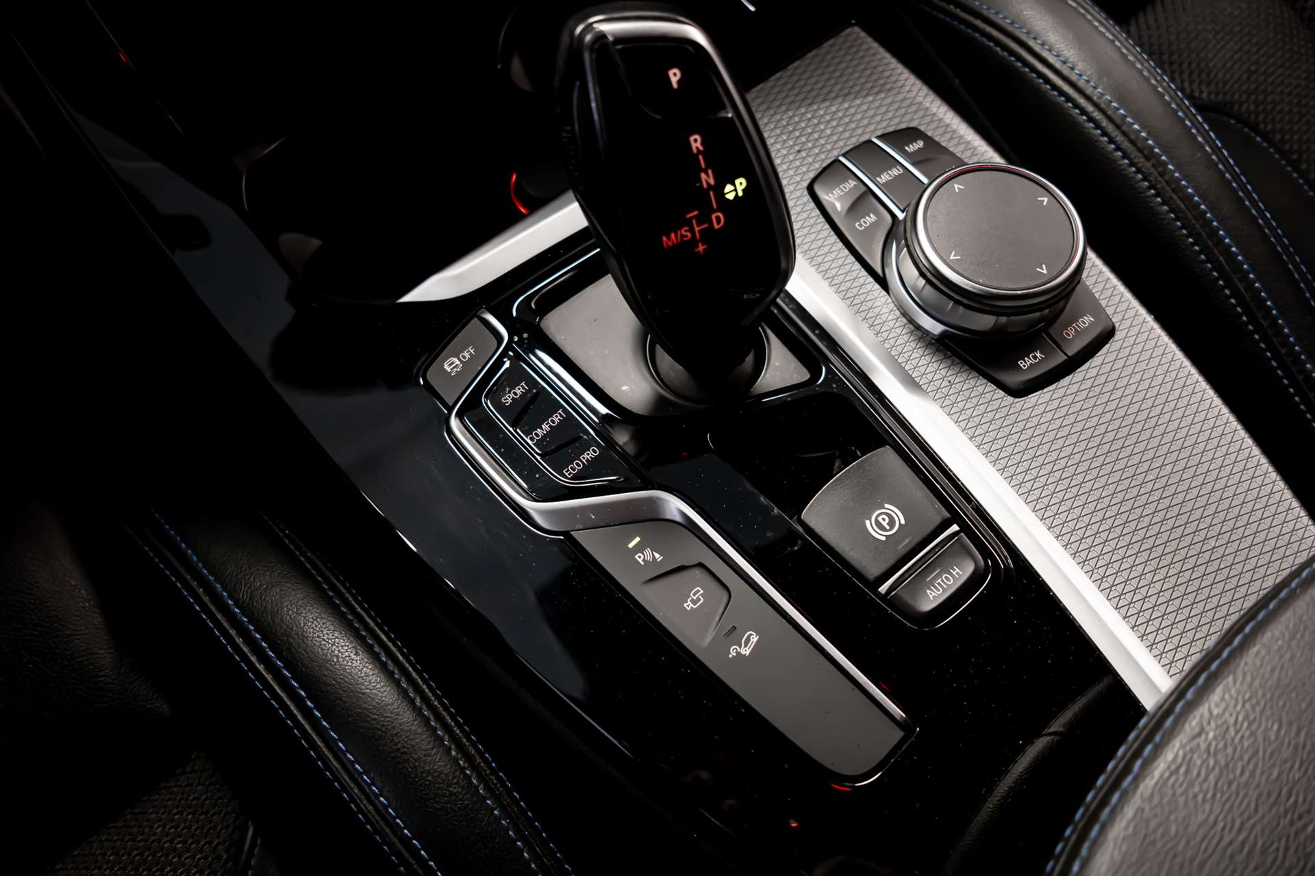 BMW X3 xDrive 30d Individual M Sport Steptronic-image-19