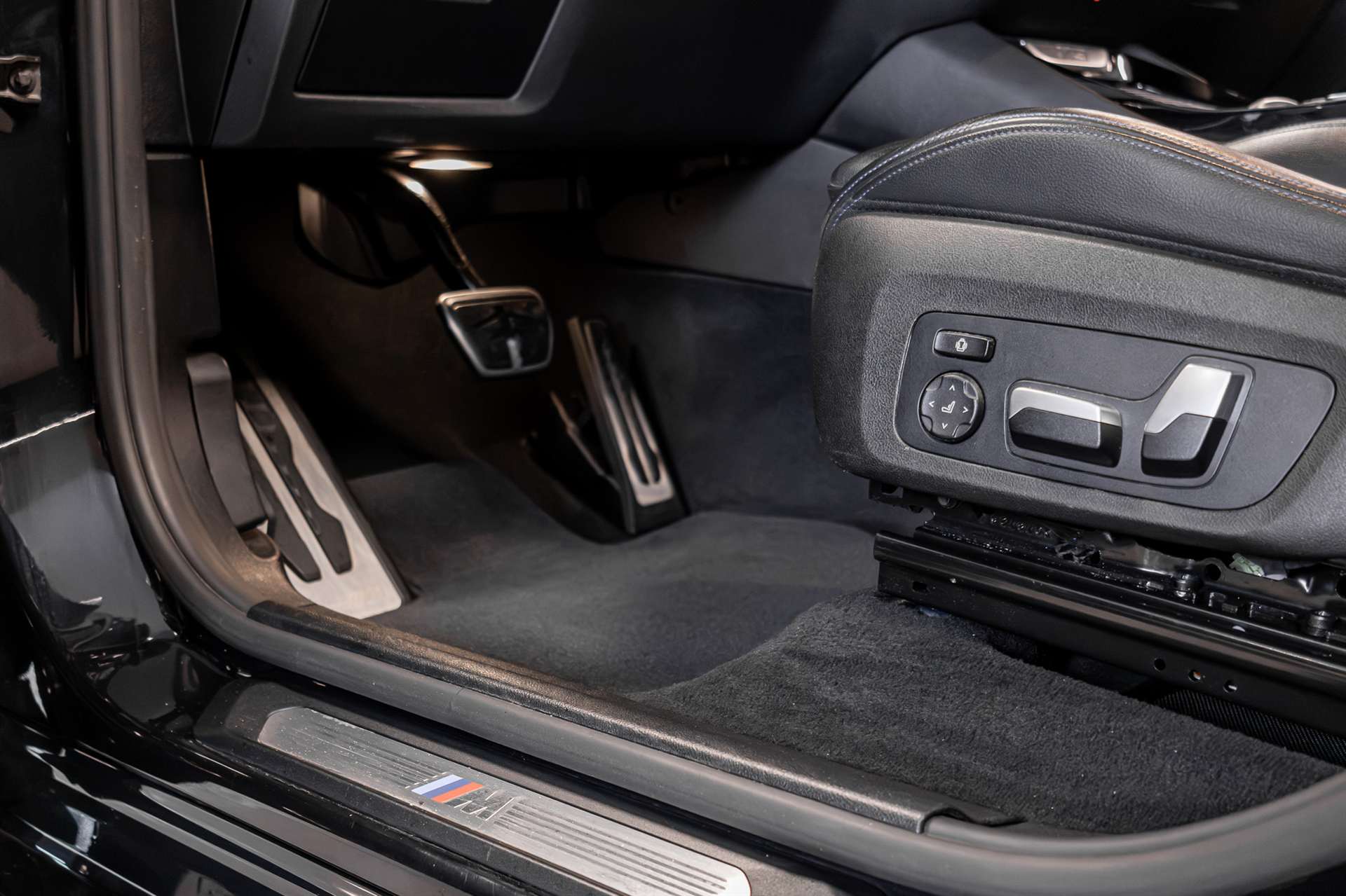 BMW X3 xDrive 30d Individual M Sport Steptronic-image-12