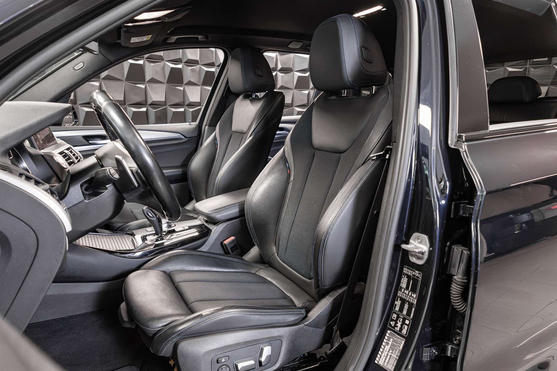BMW X3 xDrive 30d Individual M Sport Steptronic-image-14