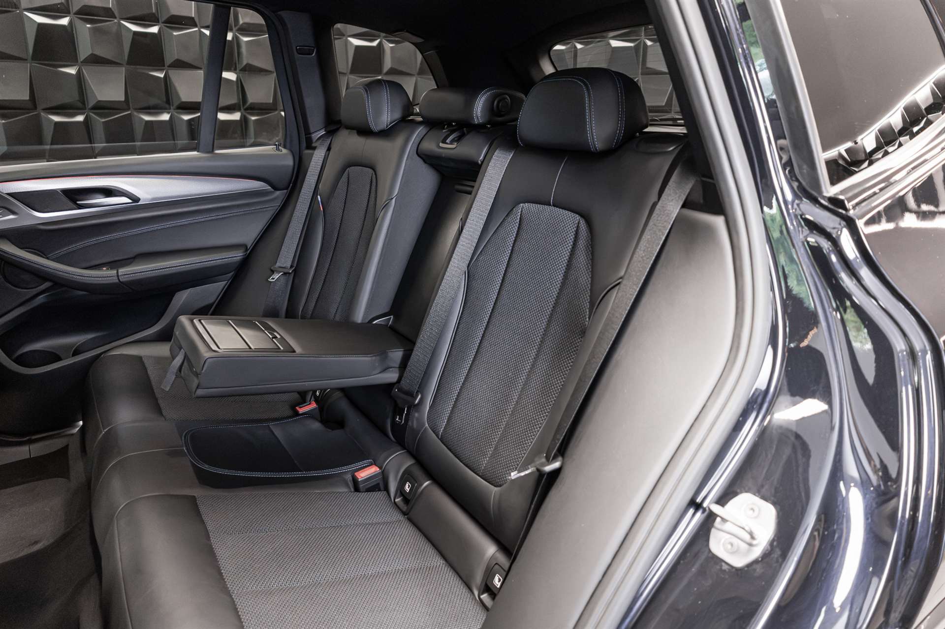 BMW X3 xDrive 30d Individual M Sport Steptronic-image-23