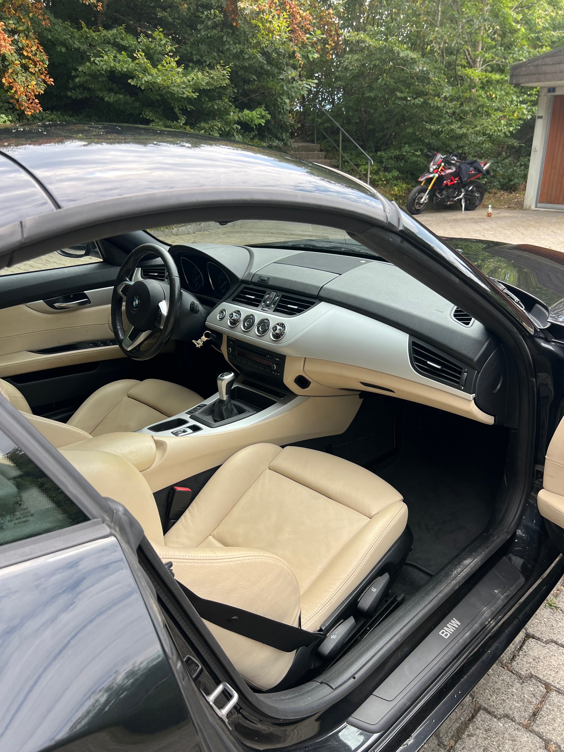 BMW 2.3i sDrive-image-5