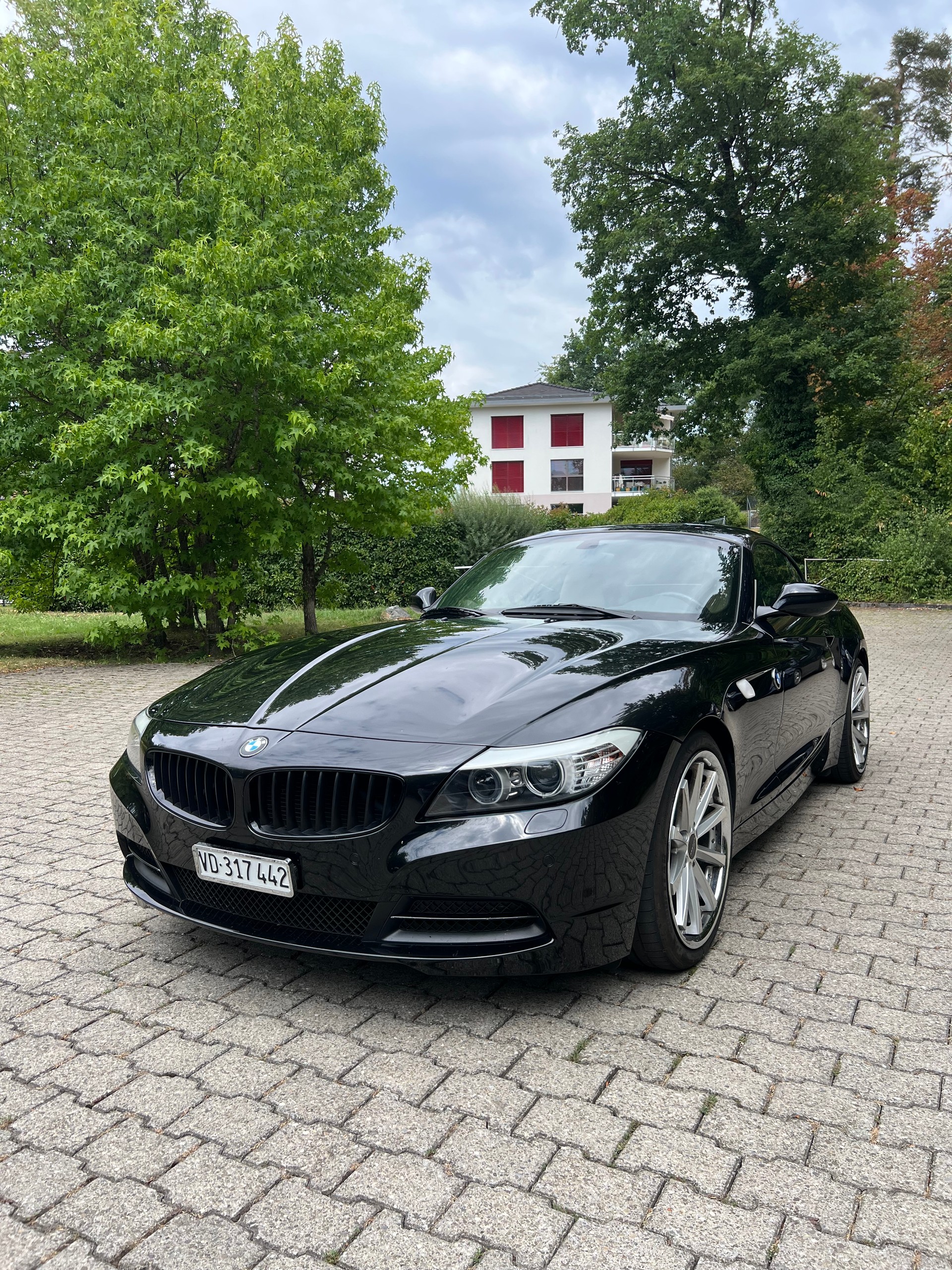 BMW 2.3i sDrive-image-0