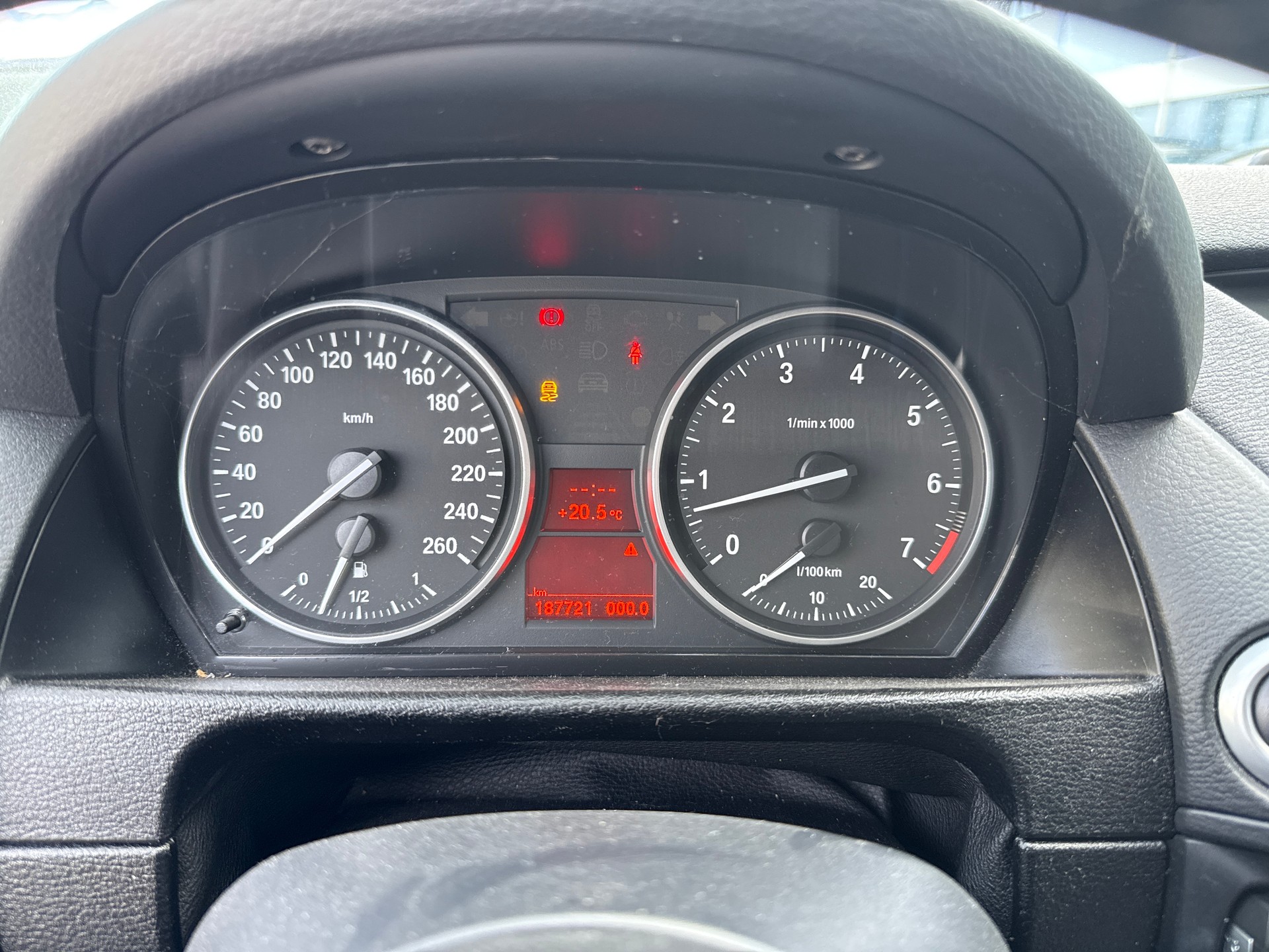 BMW X1 sDrive 18i-image-8