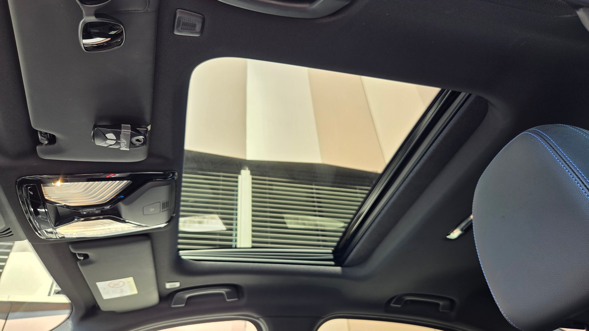 BMW 330e Steptronic M Sport-image-10