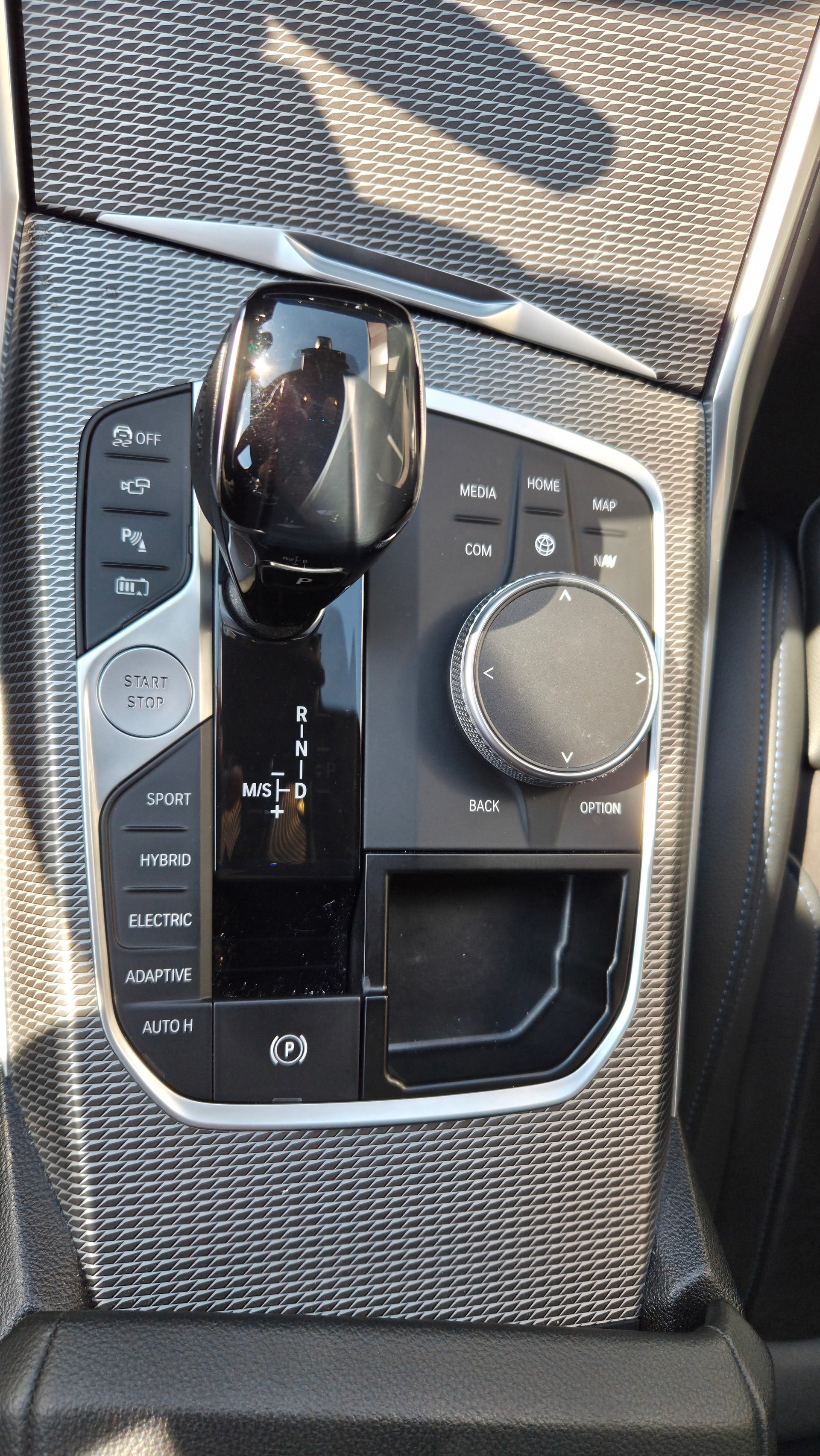 BMW 330e Steptronic M Sport-image-12