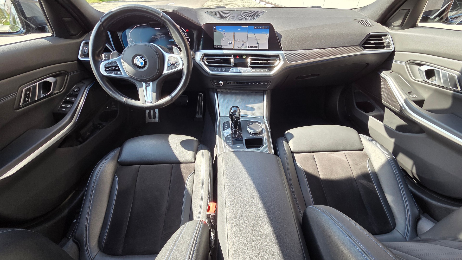 BMW 330e Steptronic M Sport-image-8