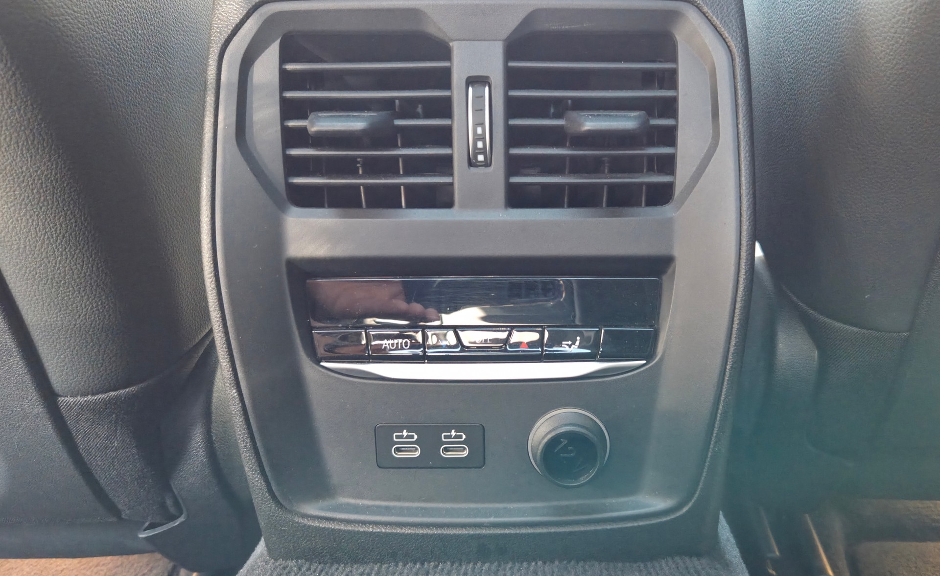 BMW 330e Steptronic M Sport-image-16