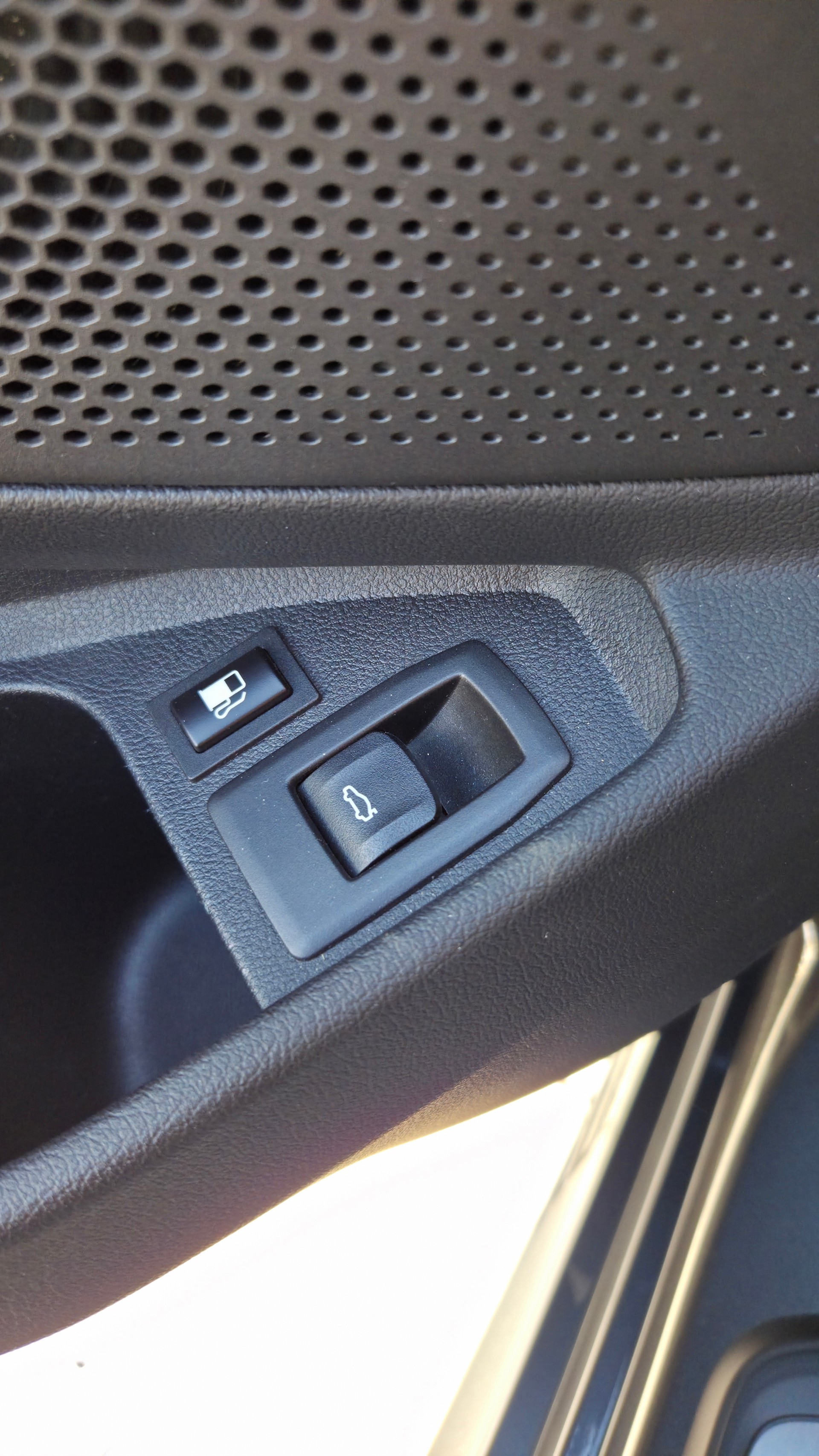 BMW 330e Steptronic M Sport-image-14